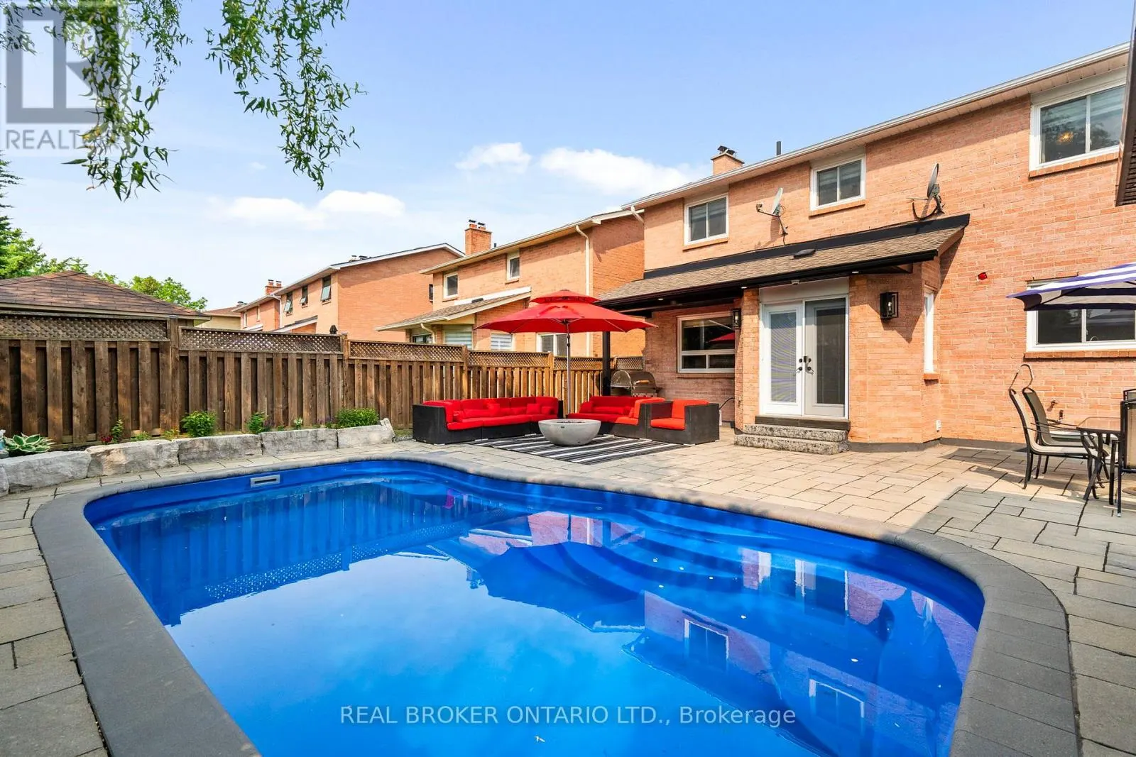 11 FOUNTAINBRIDGE DRIVE