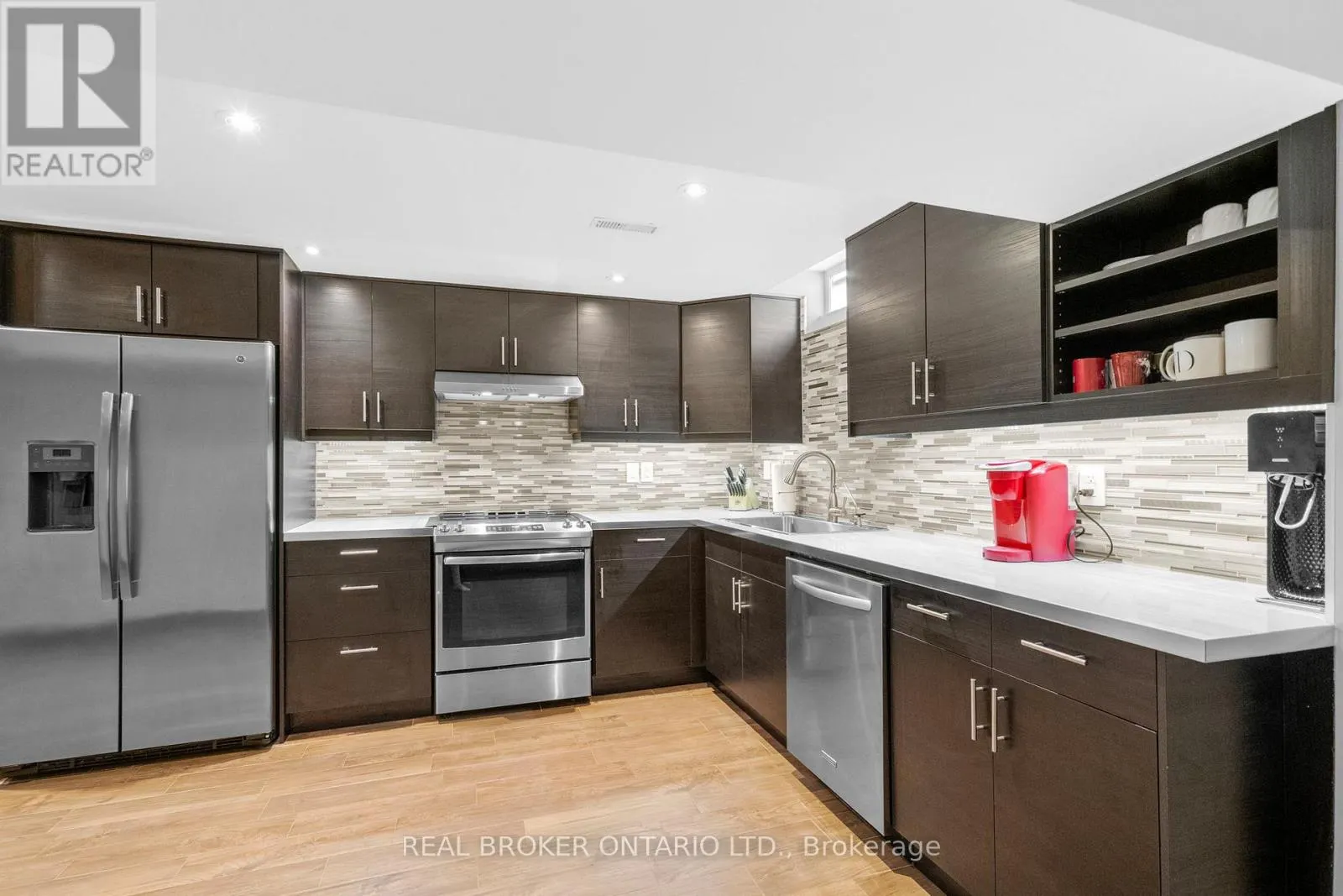 11 FOUNTAINBRIDGE DRIVE