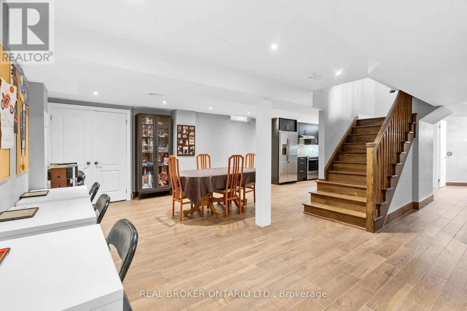 11 FOUNTAINBRIDGE DRIVE