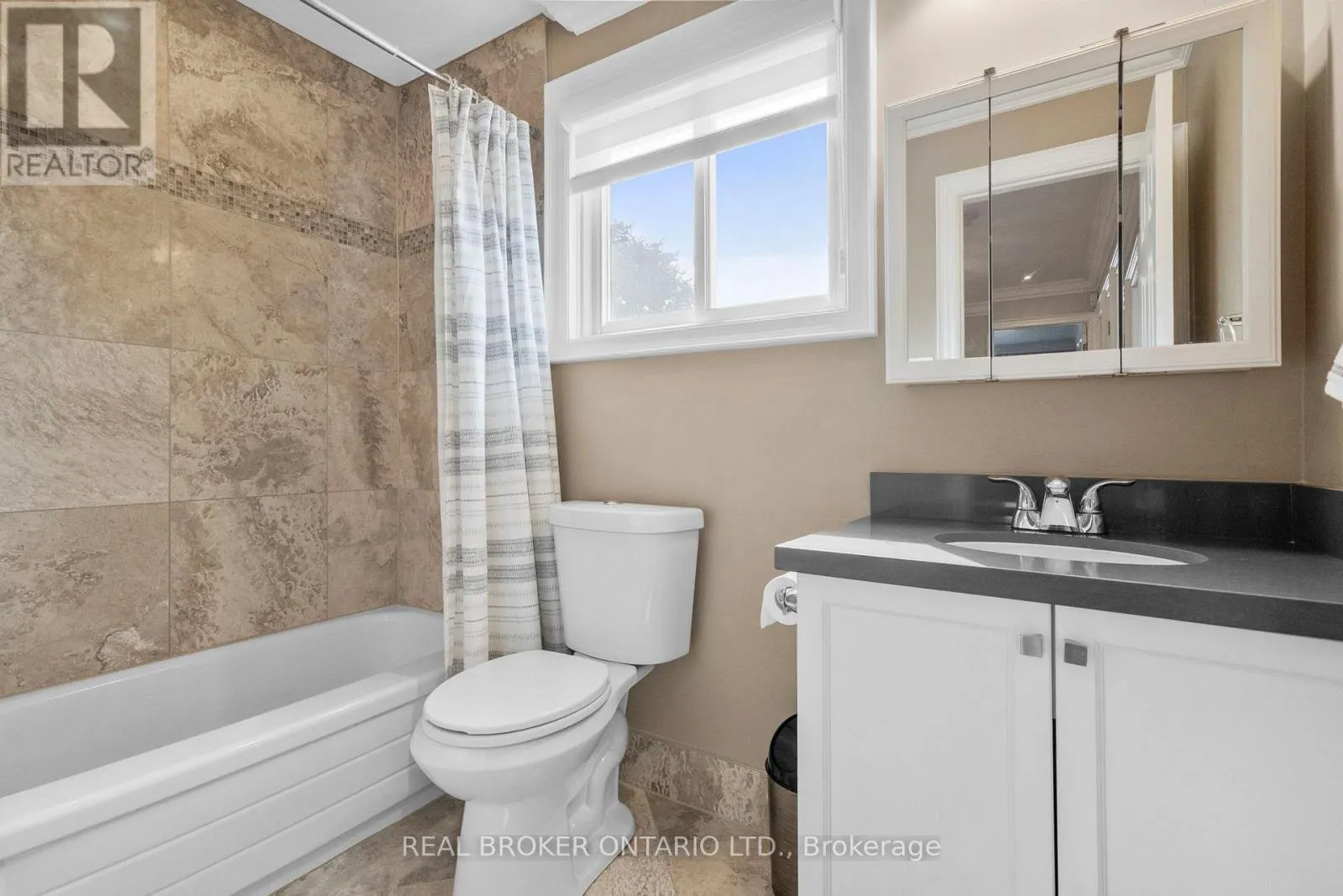 11 FOUNTAINBRIDGE DRIVE