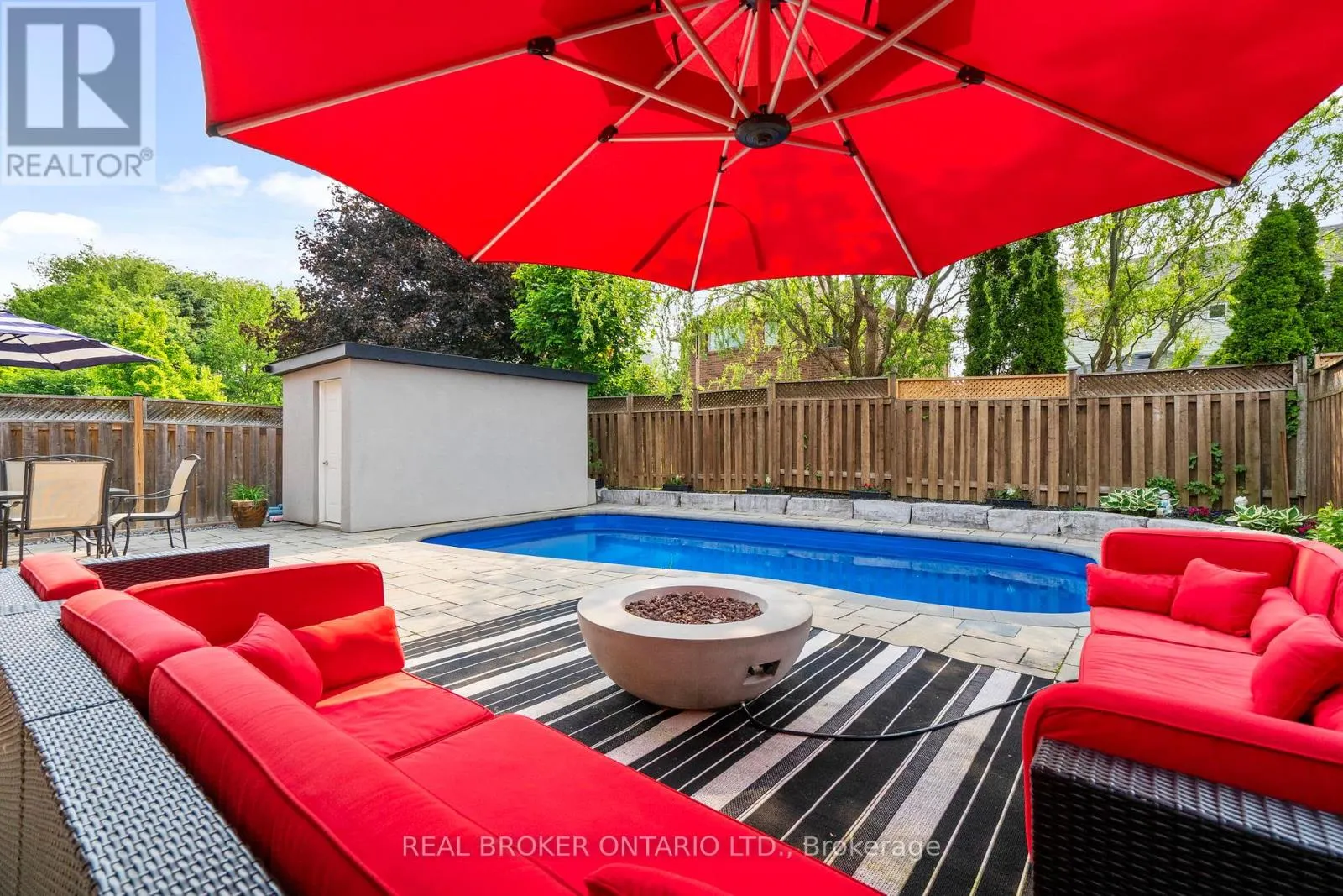 11 FOUNTAINBRIDGE DRIVE