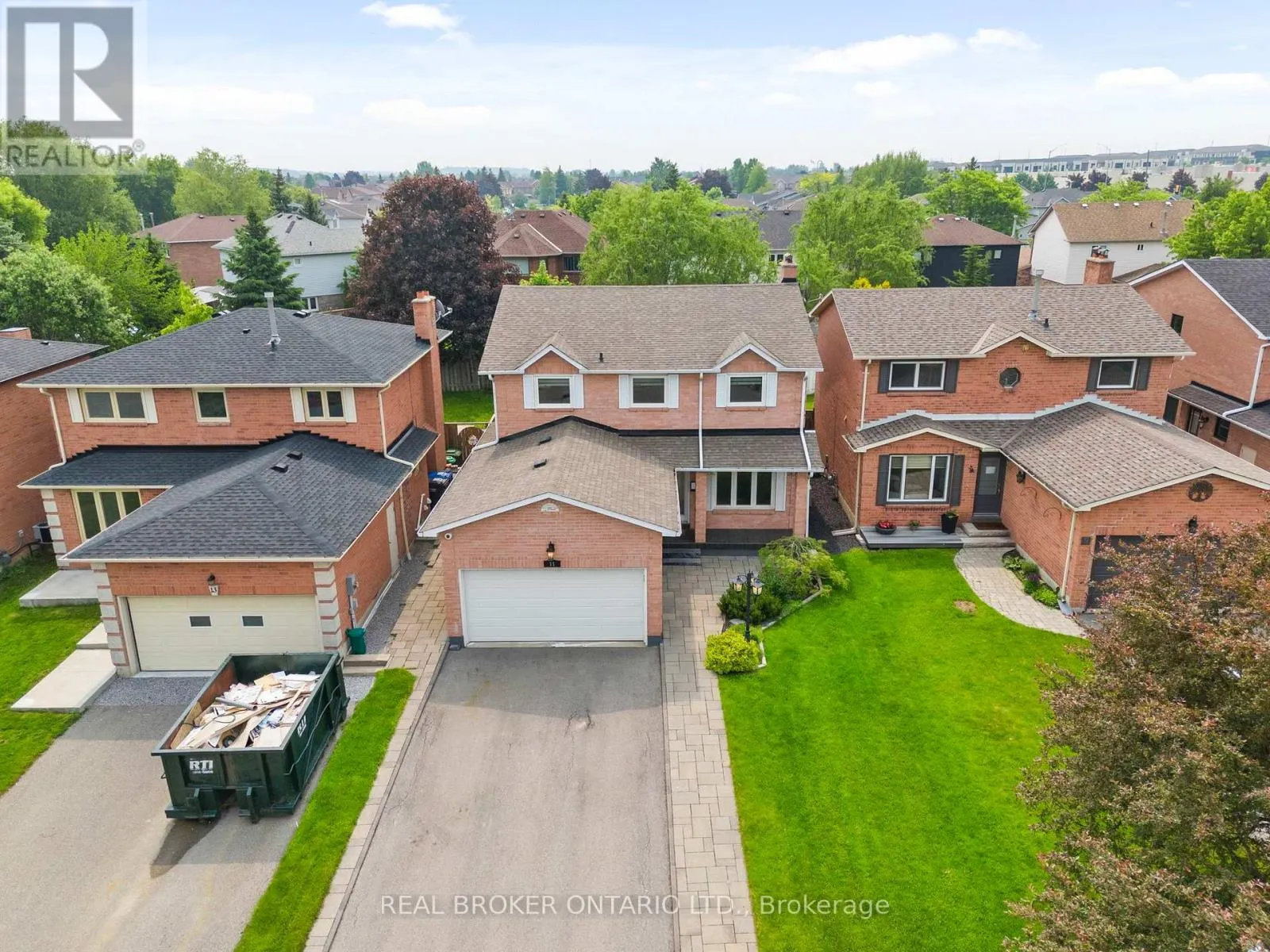 11 FOUNTAINBRIDGE DRIVE