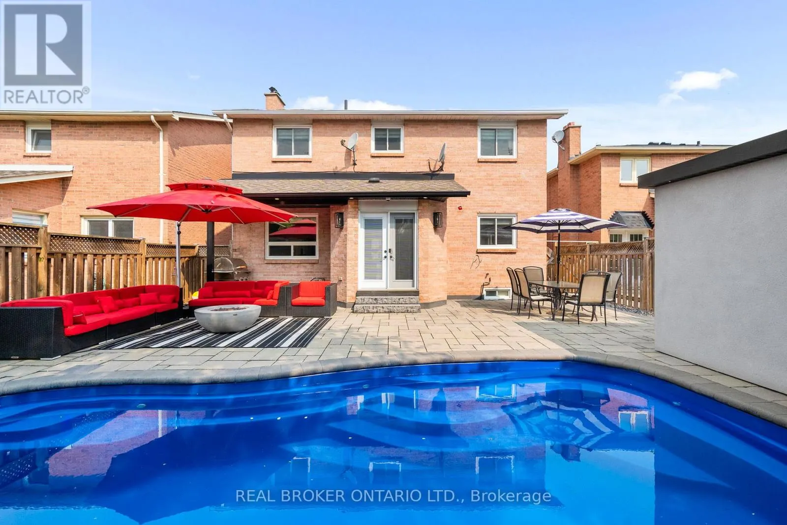 11 FOUNTAINBRIDGE DRIVE