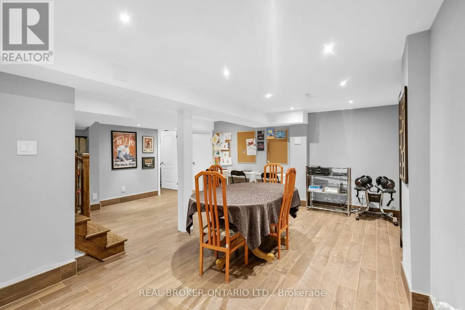 11 FOUNTAINBRIDGE DRIVE