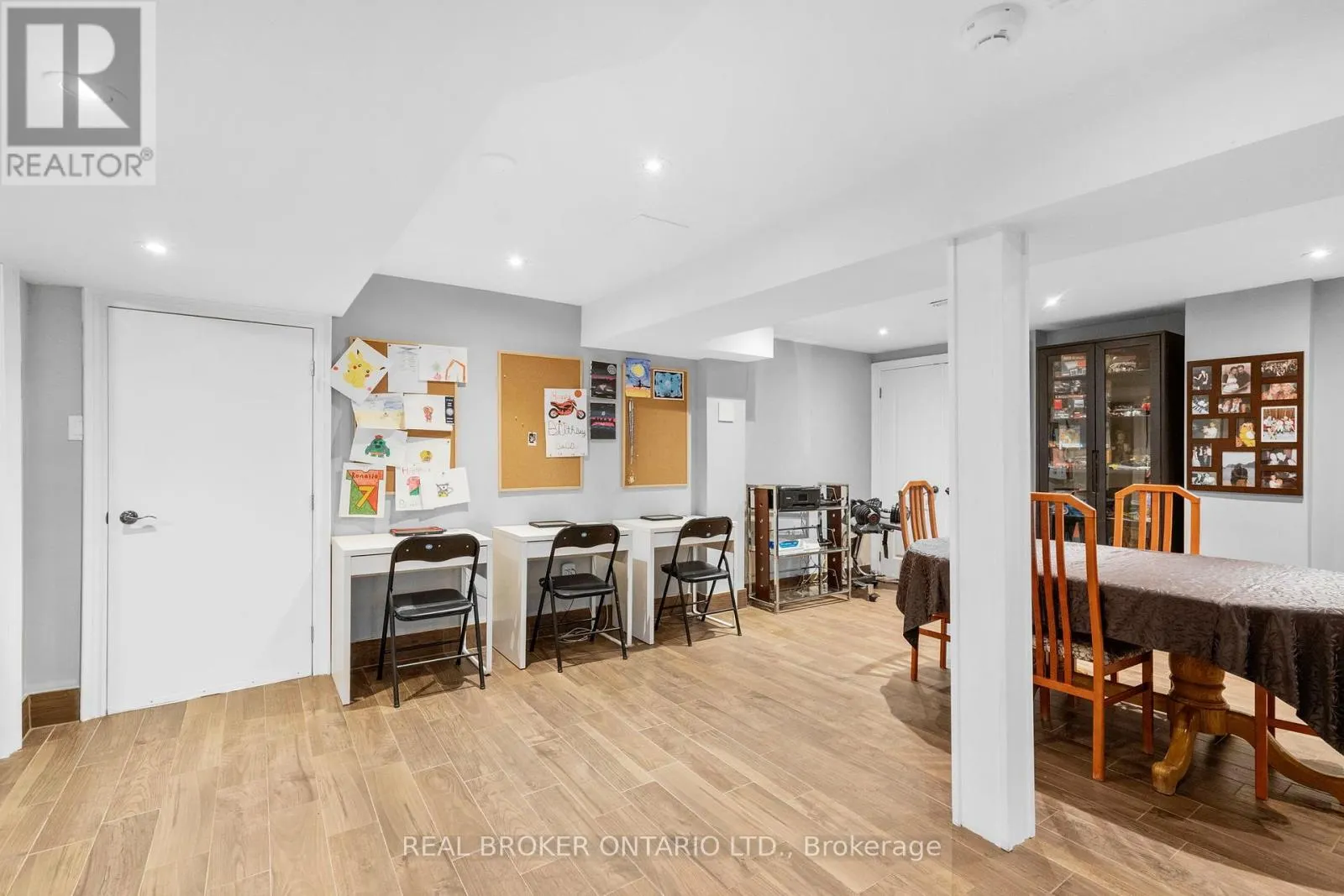 11 FOUNTAINBRIDGE DRIVE