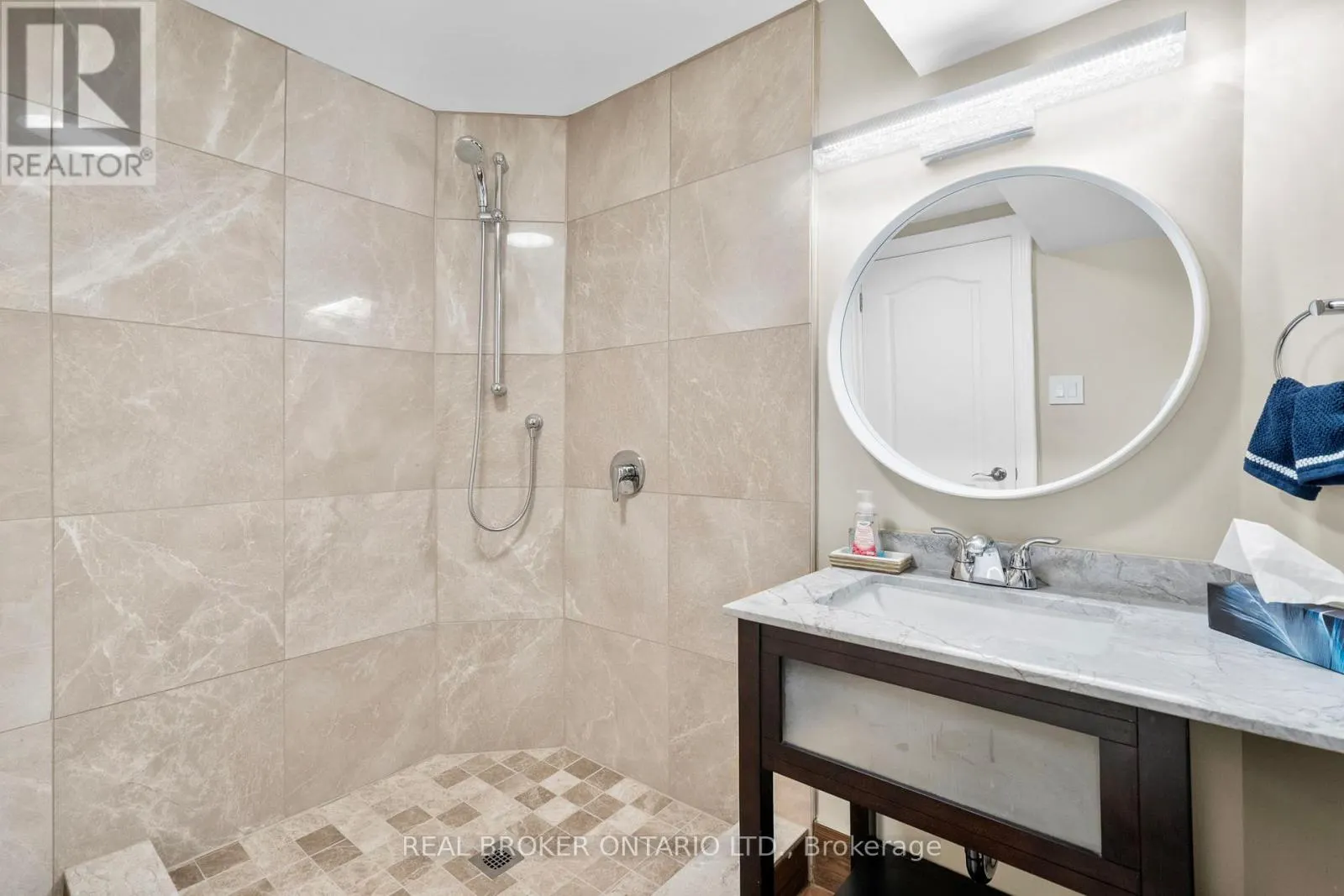 11 FOUNTAINBRIDGE DRIVE