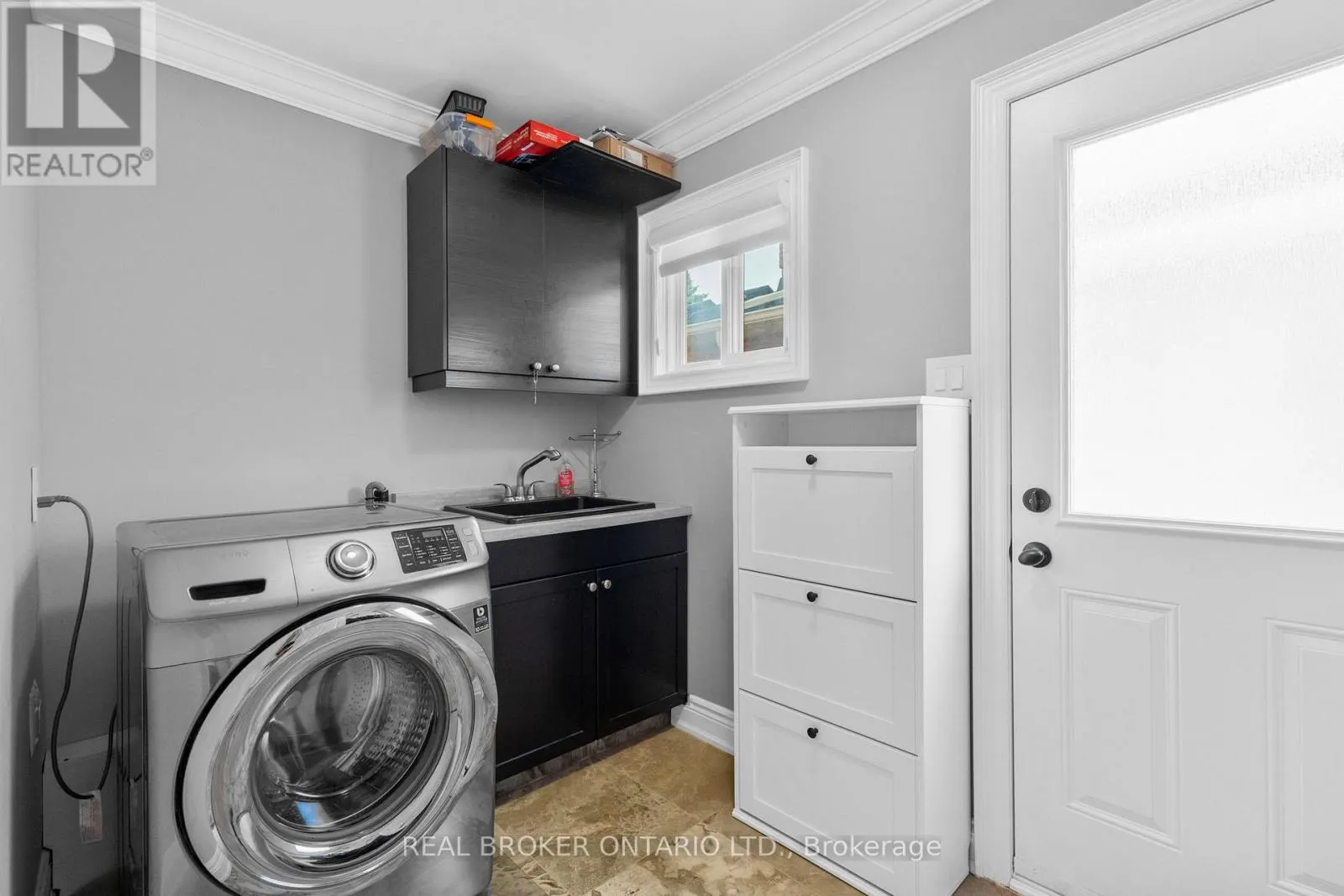 11 FOUNTAINBRIDGE DRIVE
