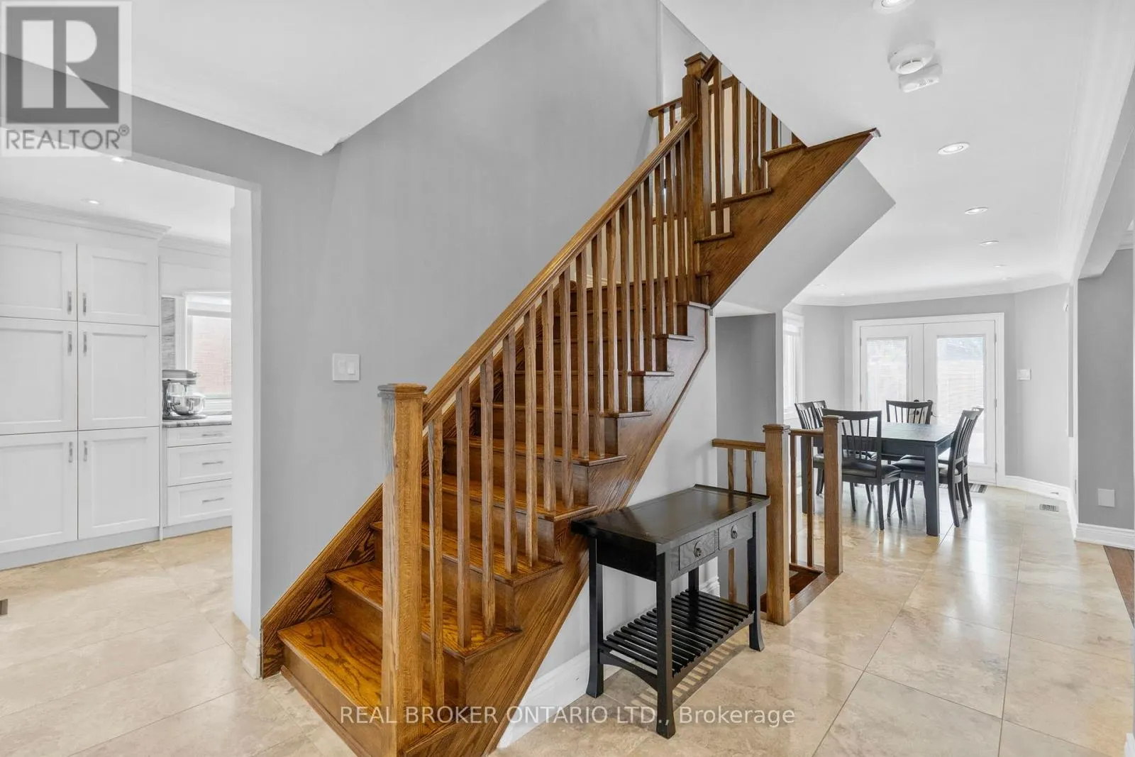 11 FOUNTAINBRIDGE DRIVE
