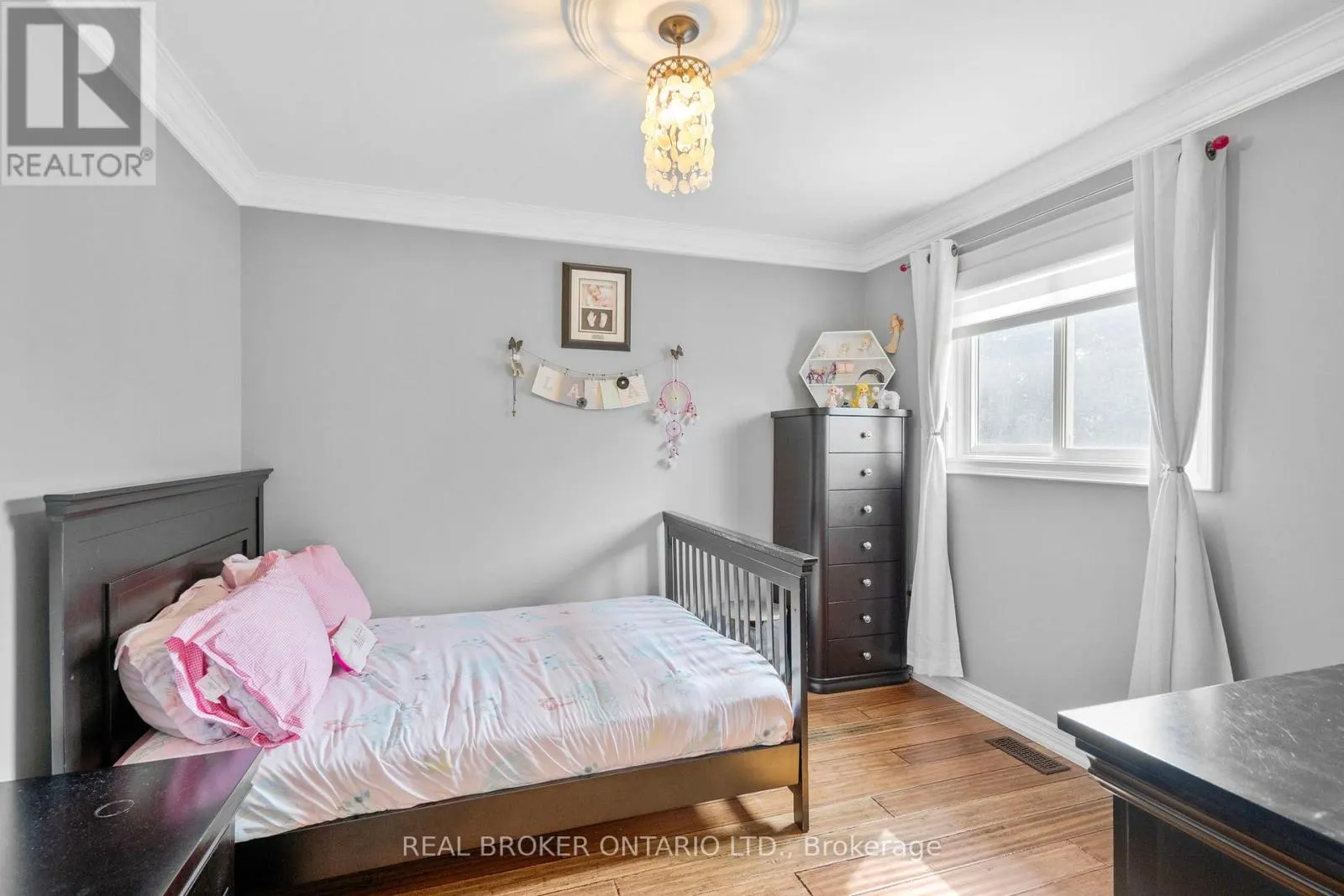 11 FOUNTAINBRIDGE DRIVE