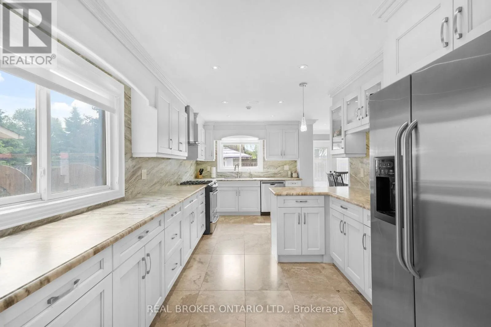 11 FOUNTAINBRIDGE DRIVE
