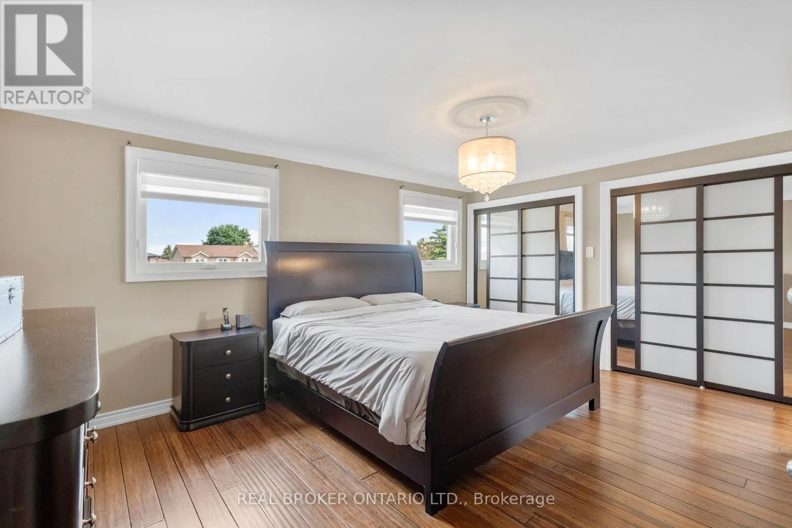 11 FOUNTAINBRIDGE DRIVE
