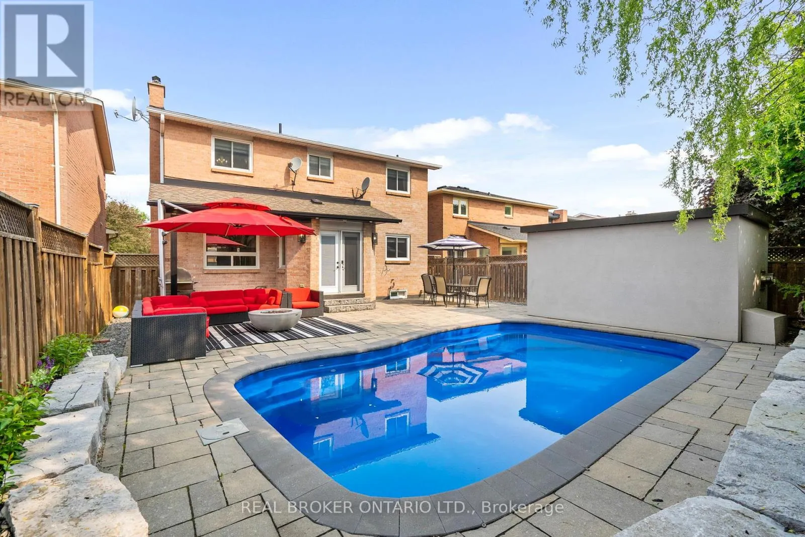 11 FOUNTAINBRIDGE DRIVE