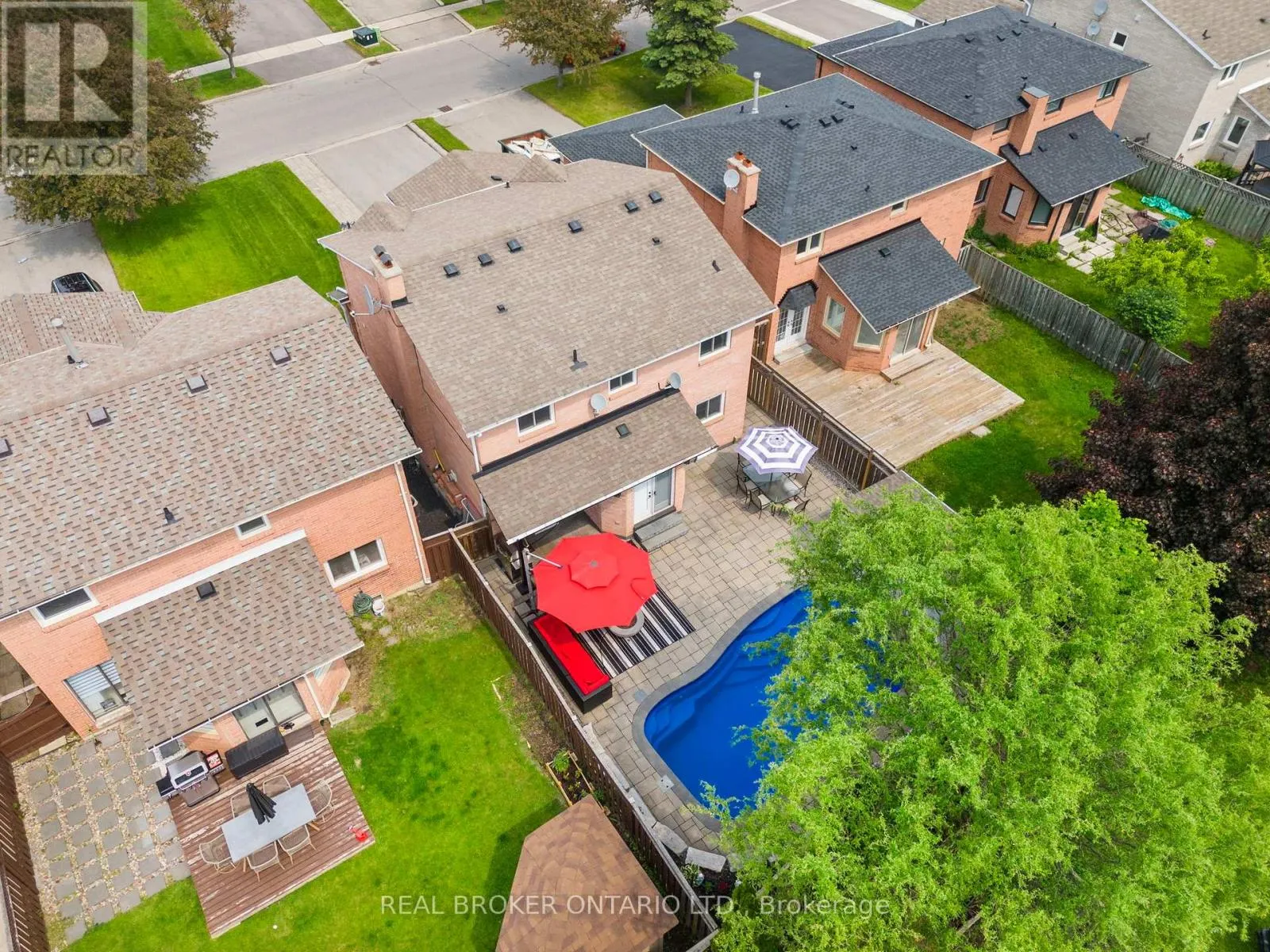 11 FOUNTAINBRIDGE DRIVE
