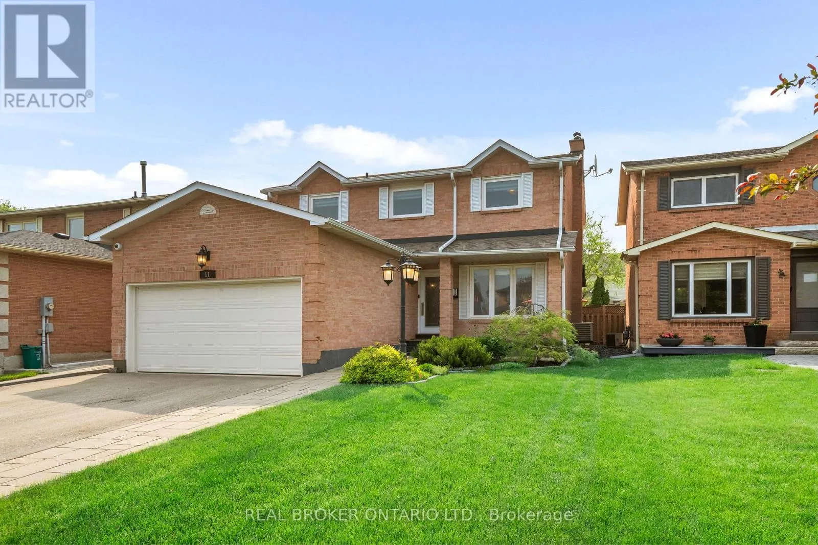 11 FOUNTAINBRIDGE DRIVE
