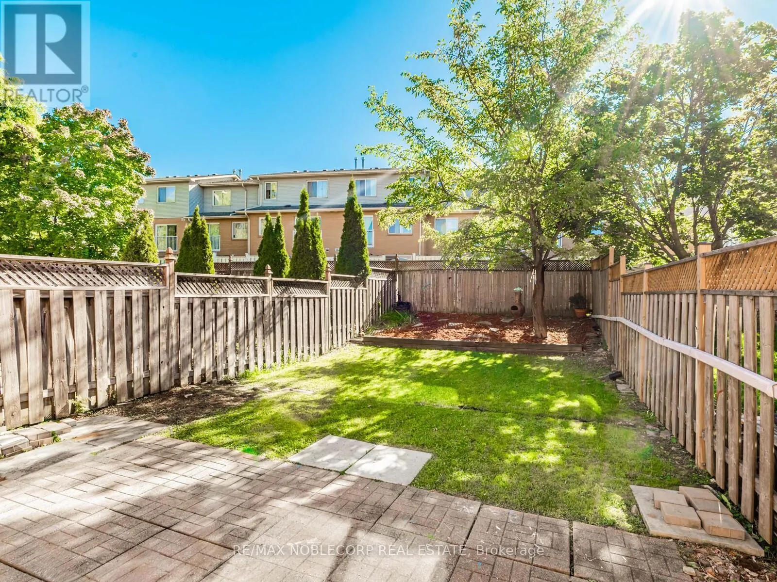 8 ROLLING HILLS LANE