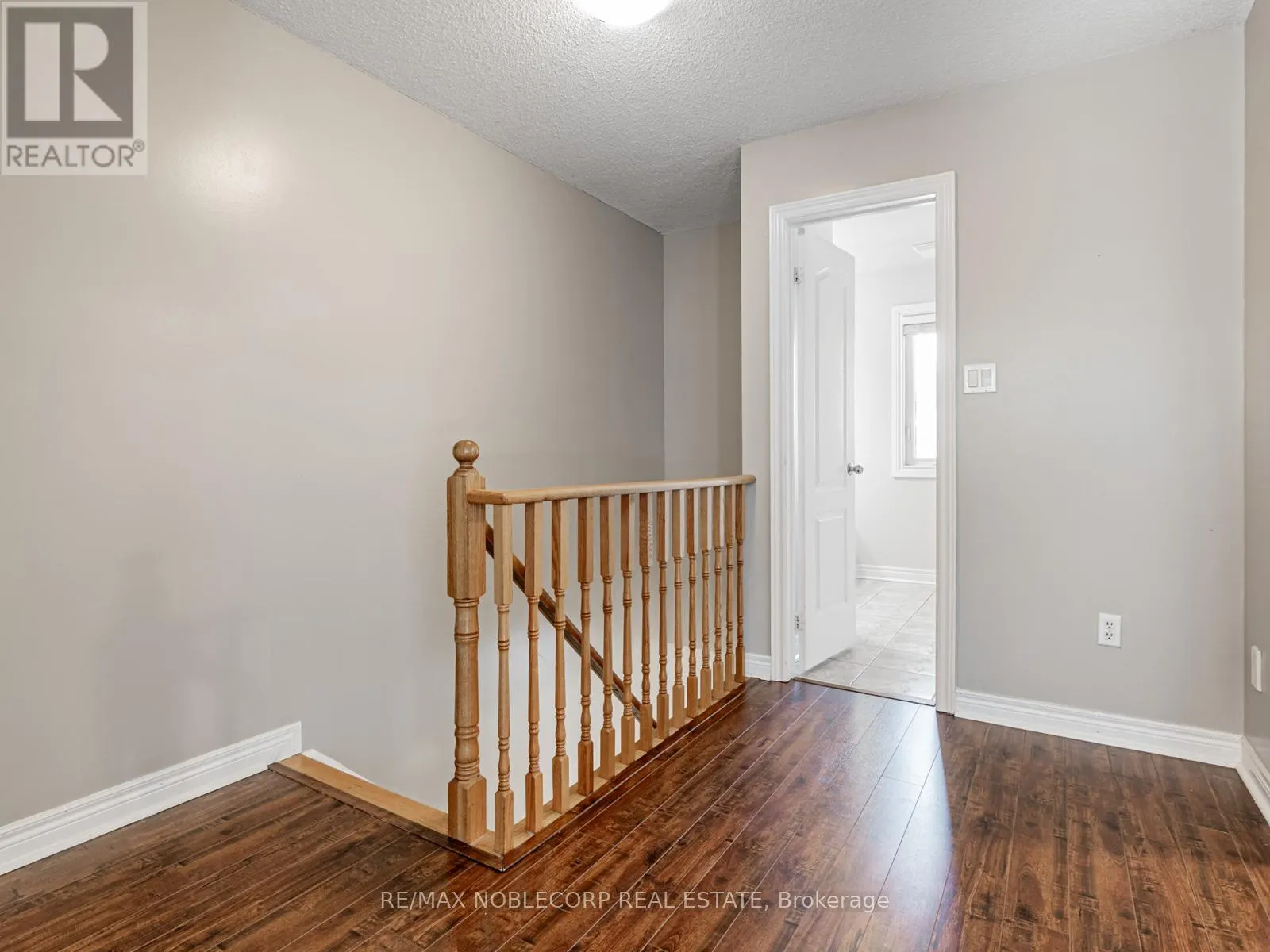 8 ROLLING HILLS LANE