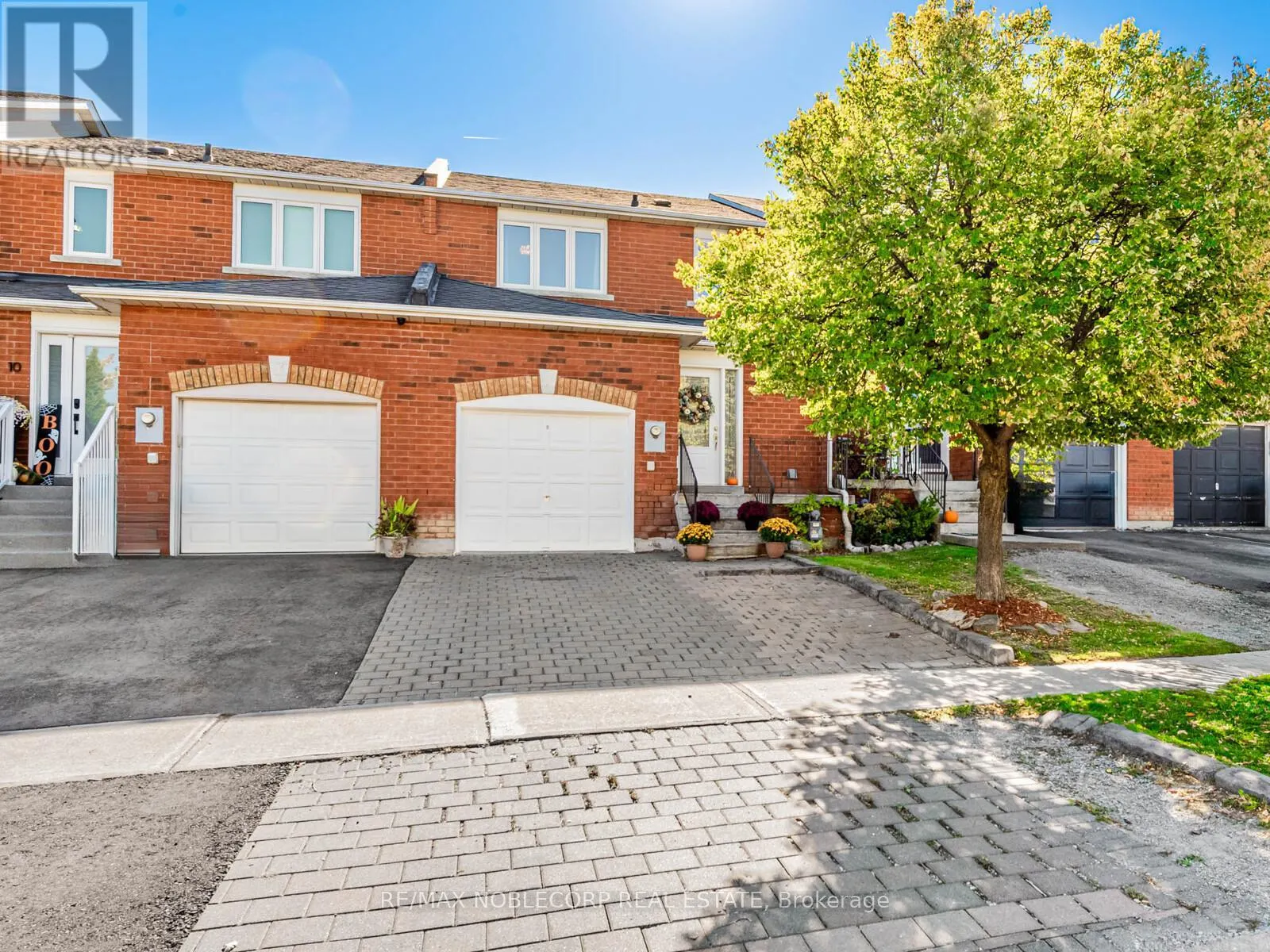 8 ROLLING HILLS LANE