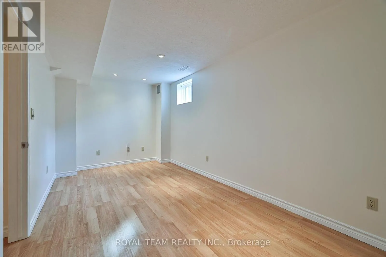 2439 HOLLYBROOK DRIVE