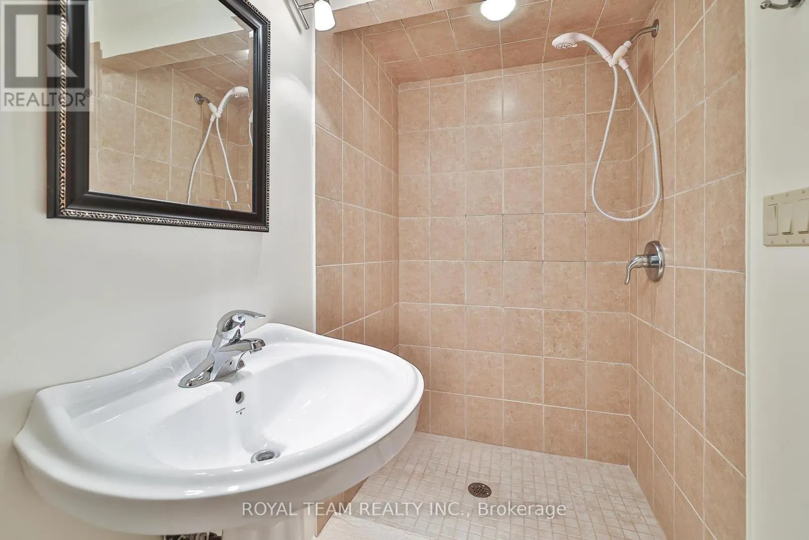 2439 HOLLYBROOK DRIVE
