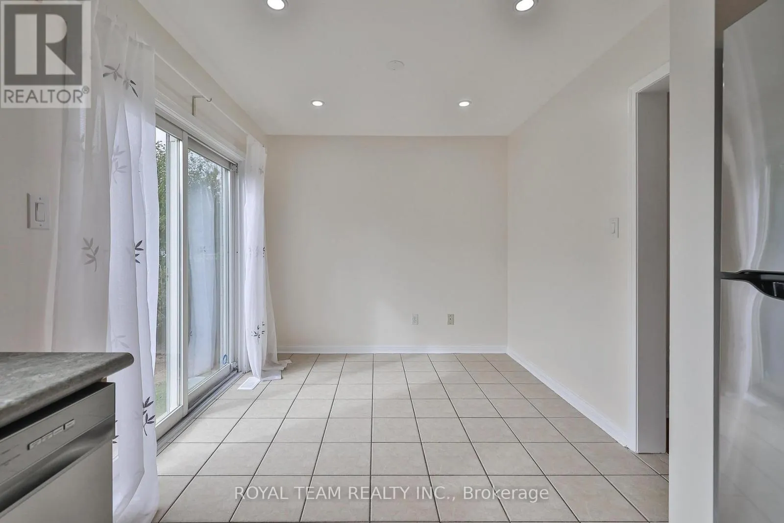 2439 HOLLYBROOK DRIVE