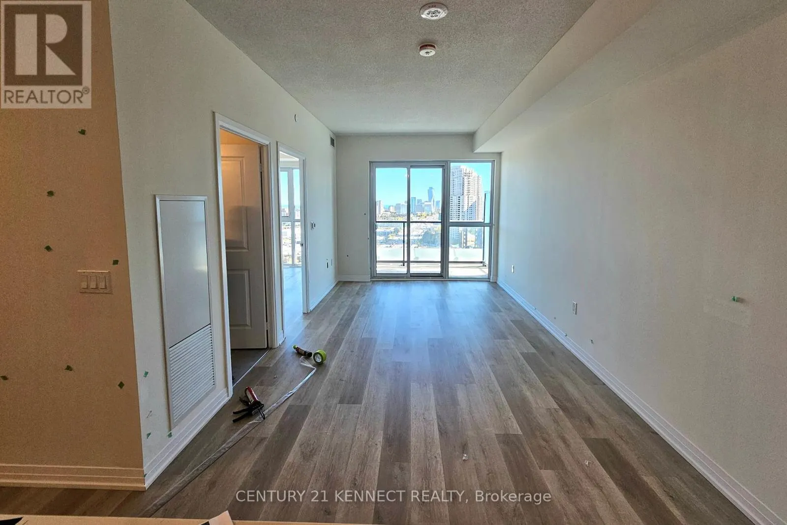 1502 - 15 WATERGARDEN DRIVE