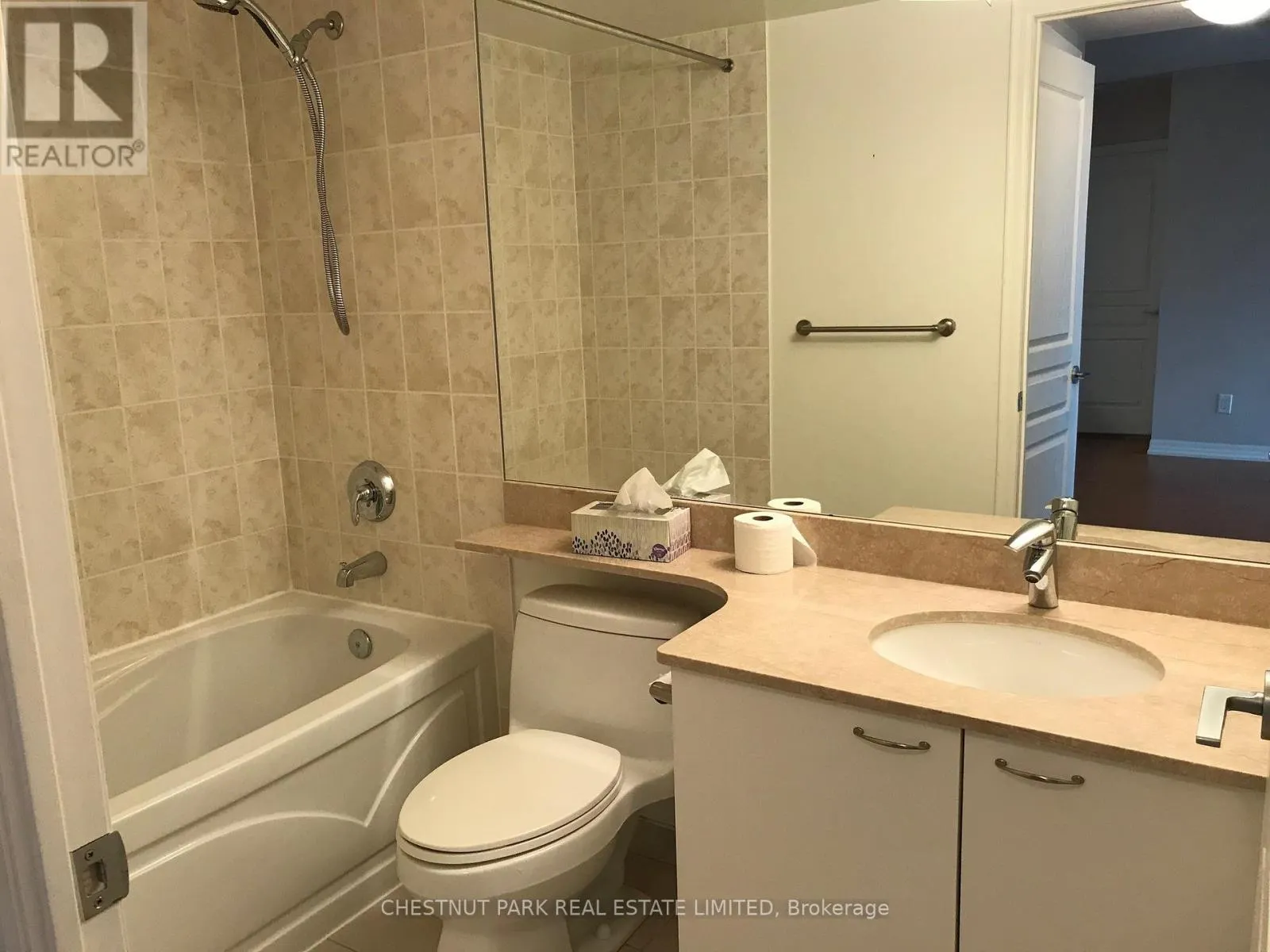810 - 1403 ROYAL YORK ROAD