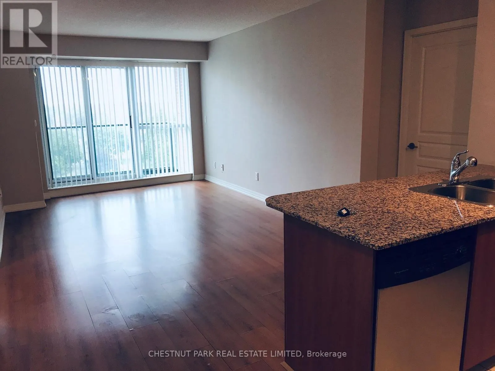 810 - 1403 ROYAL YORK ROAD