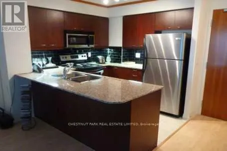 810 - 1403 ROYAL YORK ROAD