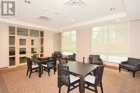 810 - 1403 ROYAL YORK ROAD