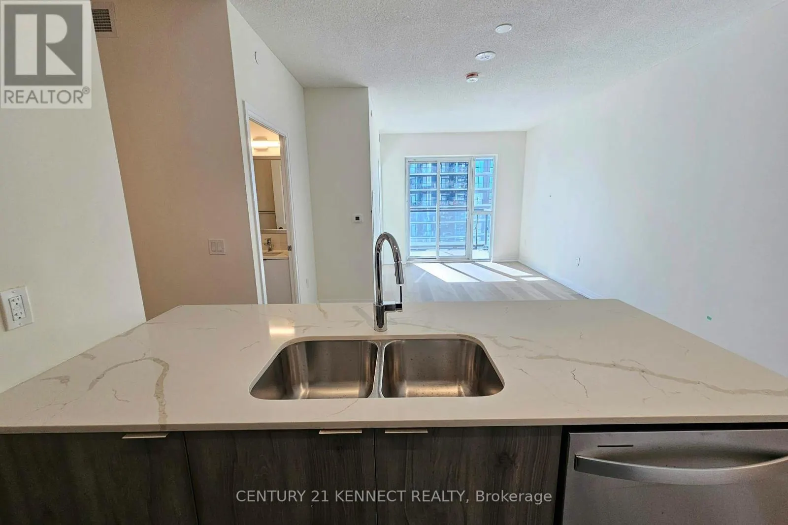 1705 - 15 WATERGARDEN DRIVE