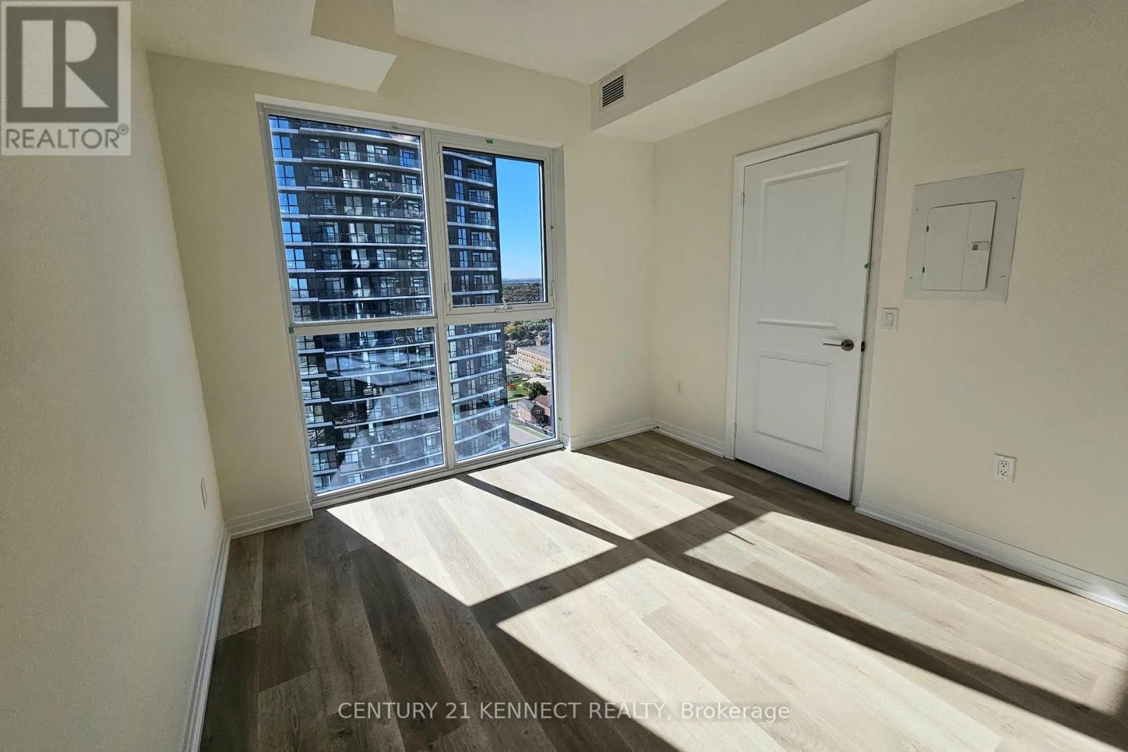1705 - 15 WATERGARDEN DRIVE