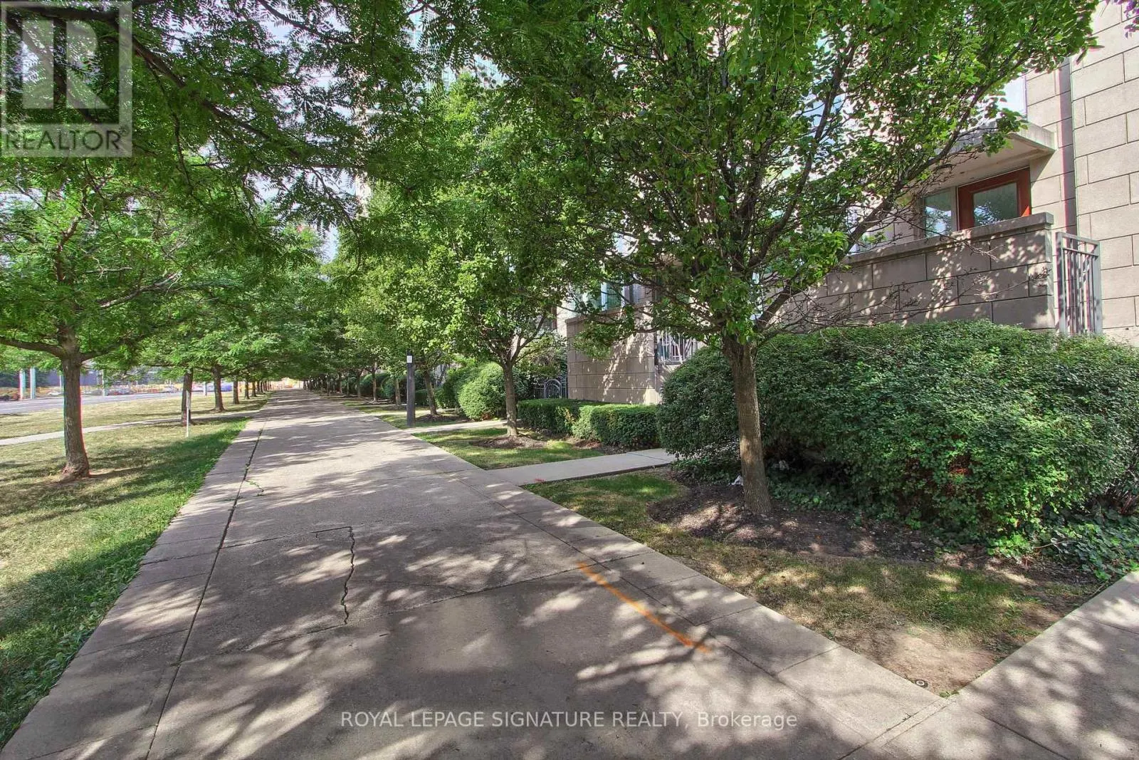 104 - 90 ABSOLUTE AVENUE
