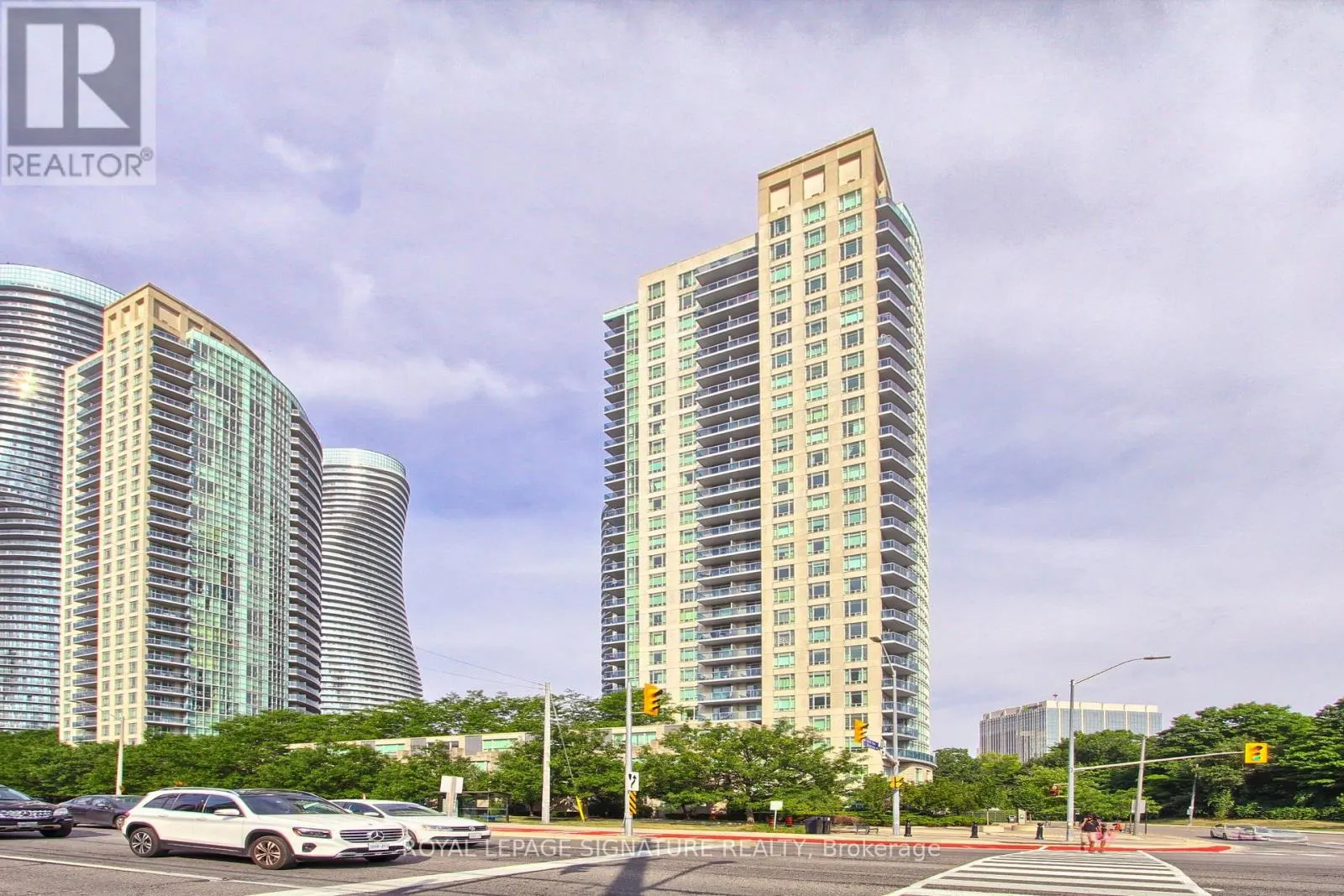 104 - 90 ABSOLUTE AVENUE