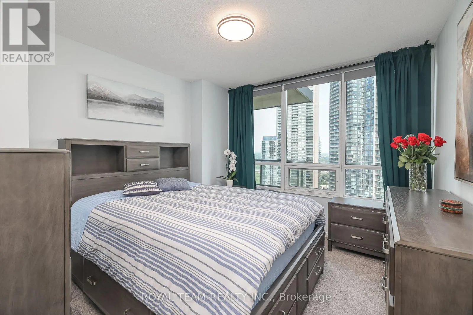2504 - 2230 LAKE SHORE BOULEVARD W