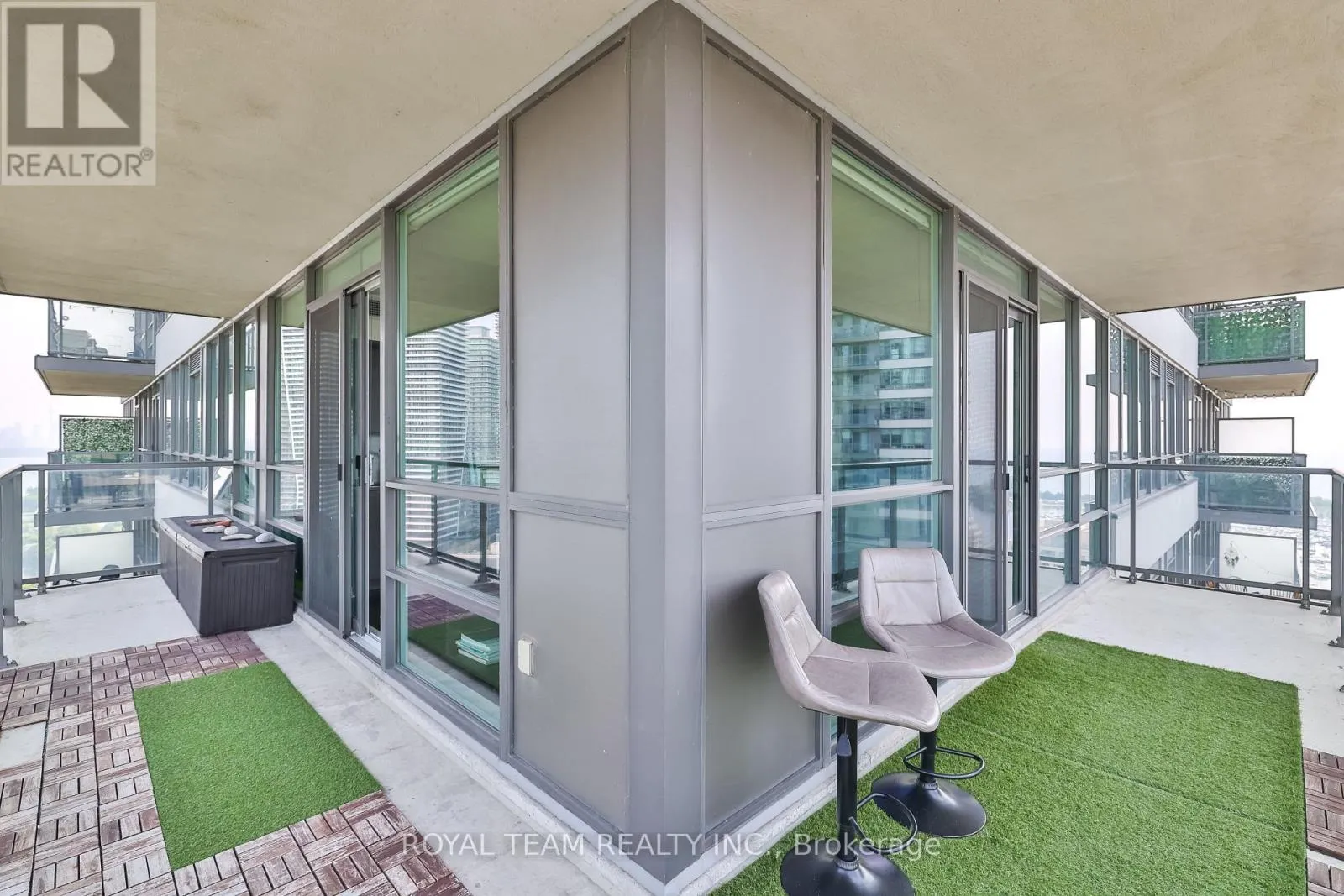 2504 - 2230 LAKE SHORE BOULEVARD W
