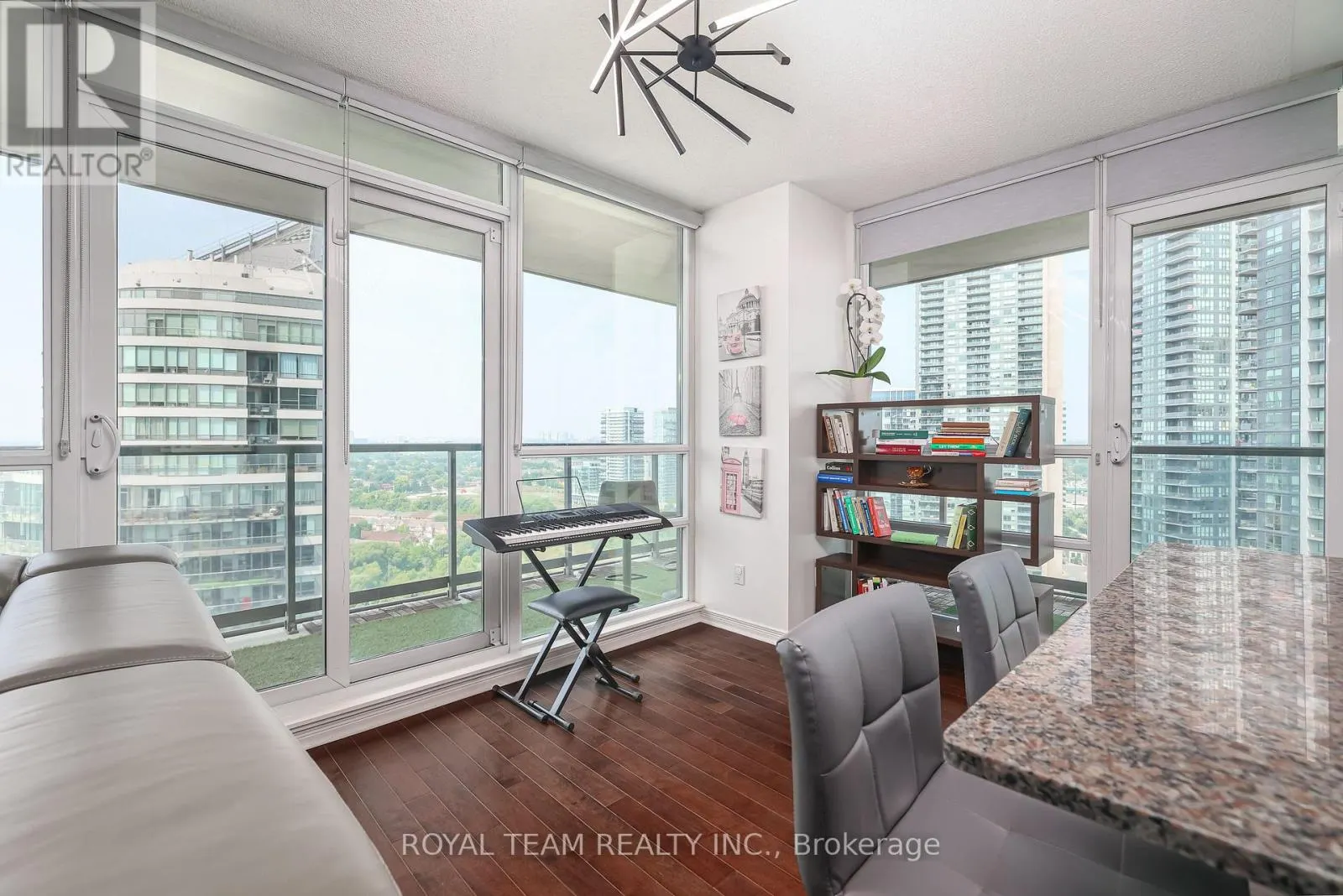 2504 - 2230 LAKE SHORE BOULEVARD W