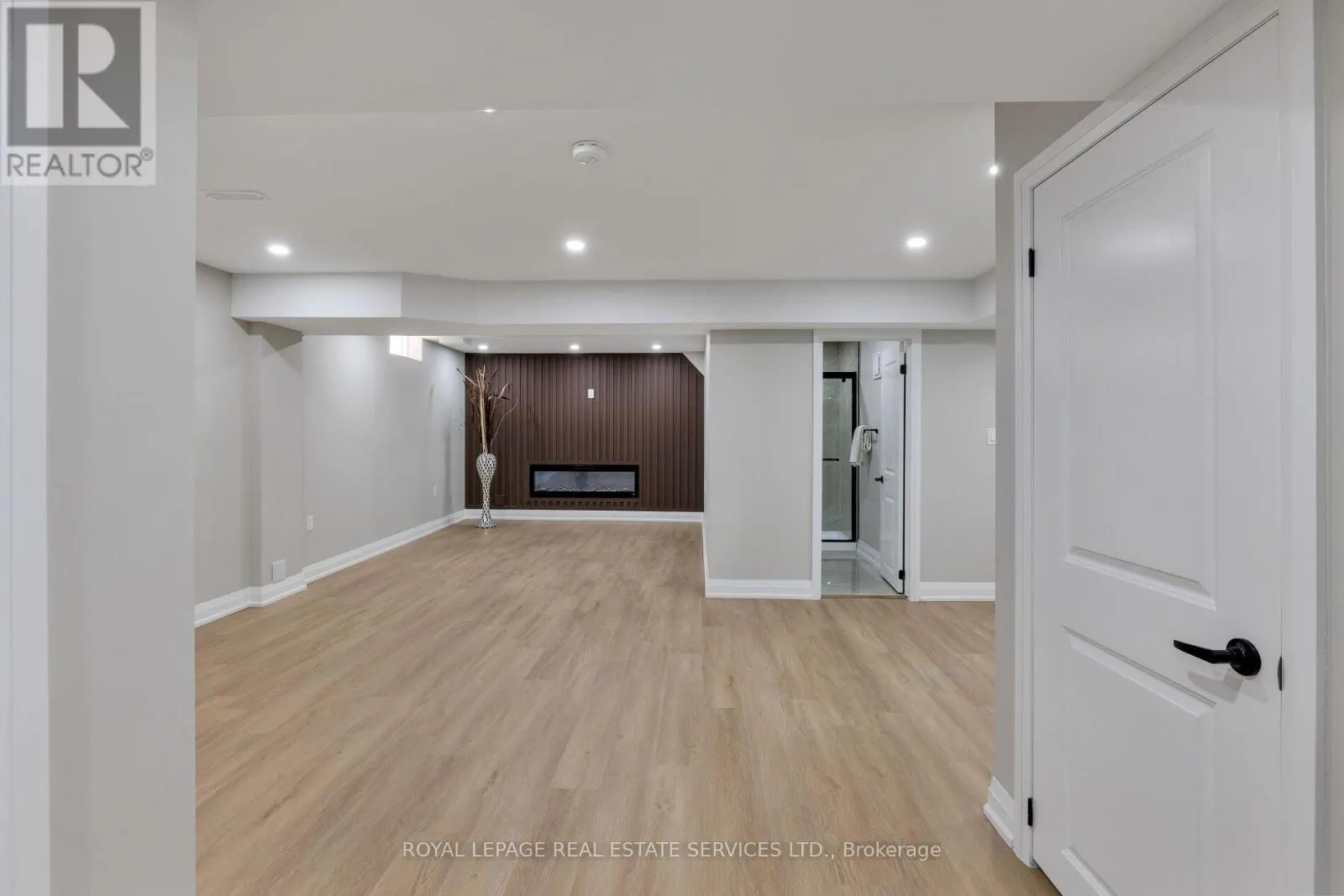 2202 BROOKHAVEN CRESCENT