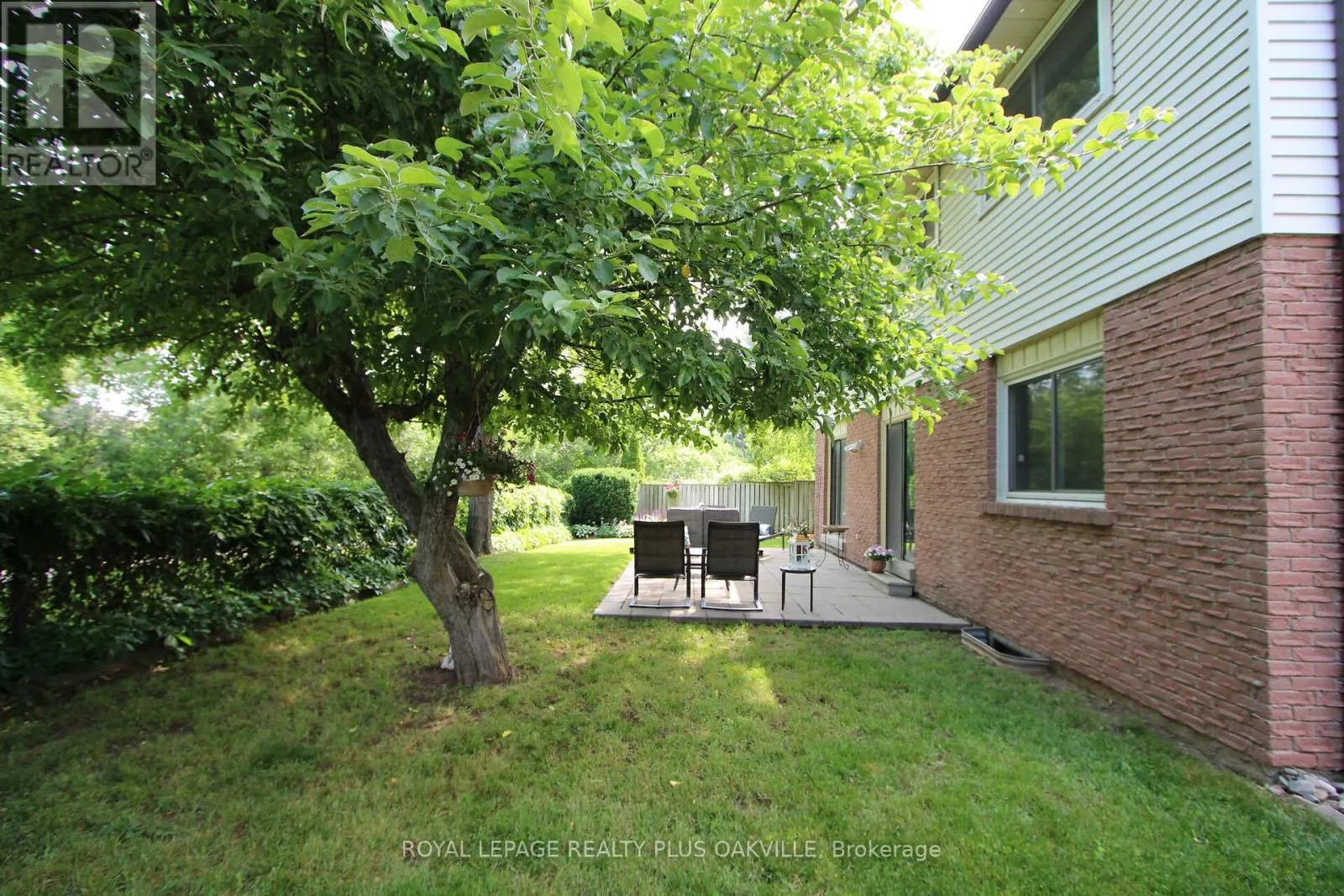 1303 HENLEY PLACE