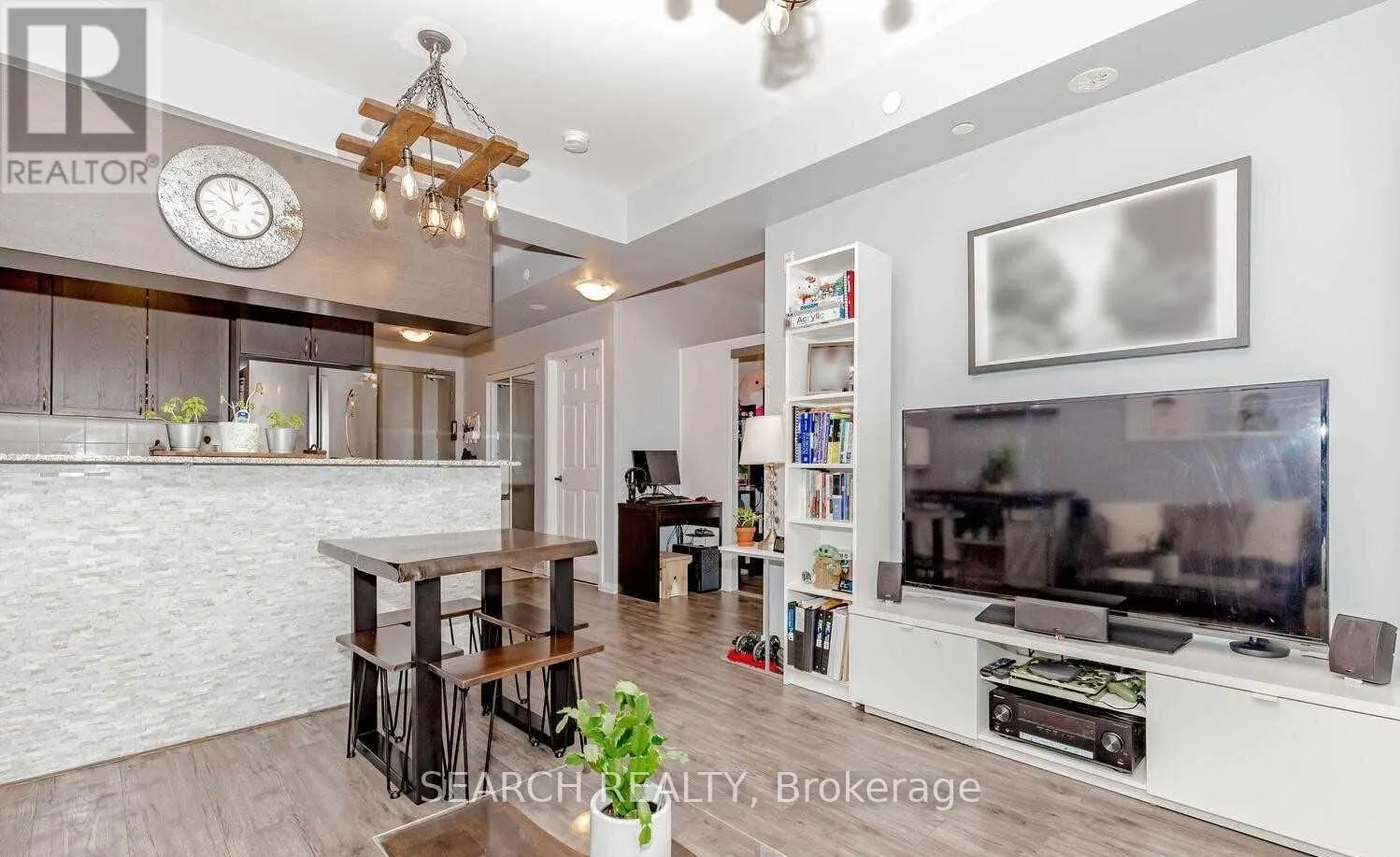 201 - 54 SKY HARBOUR DRIVE