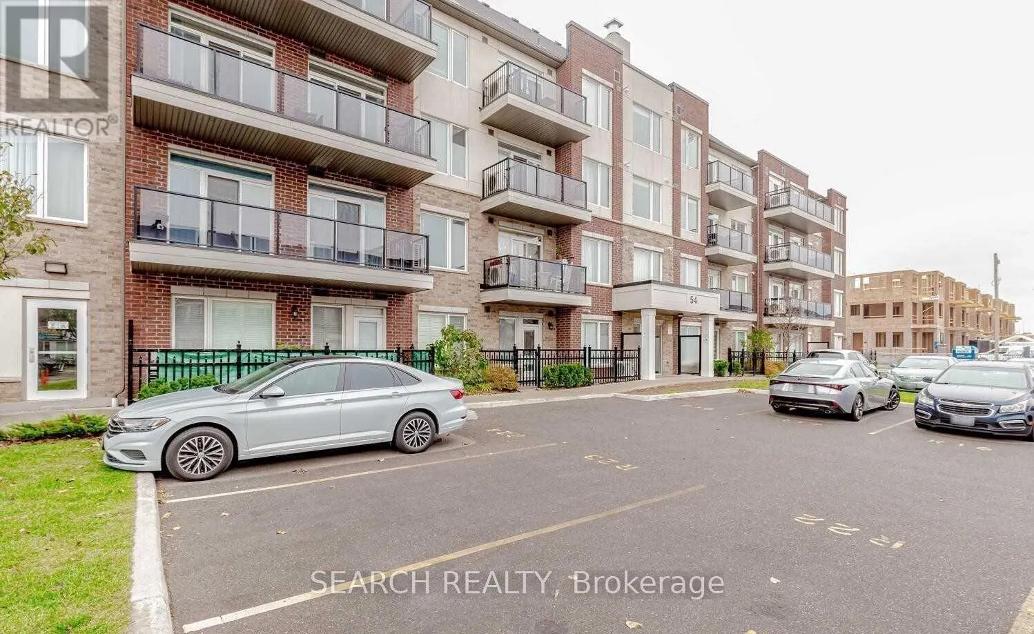 201 - 54 SKY HARBOUR DRIVE