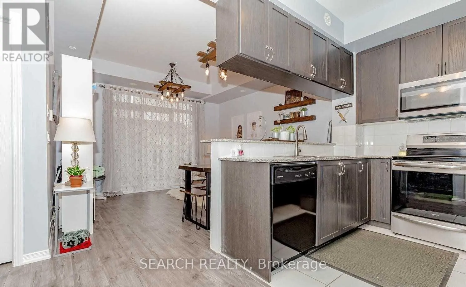 201 - 54 SKY HARBOUR DRIVE