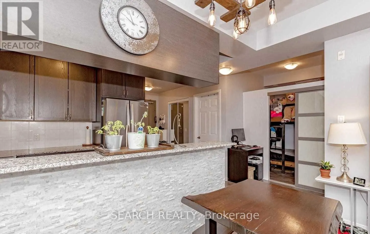 201 - 54 SKY HARBOUR DRIVE
