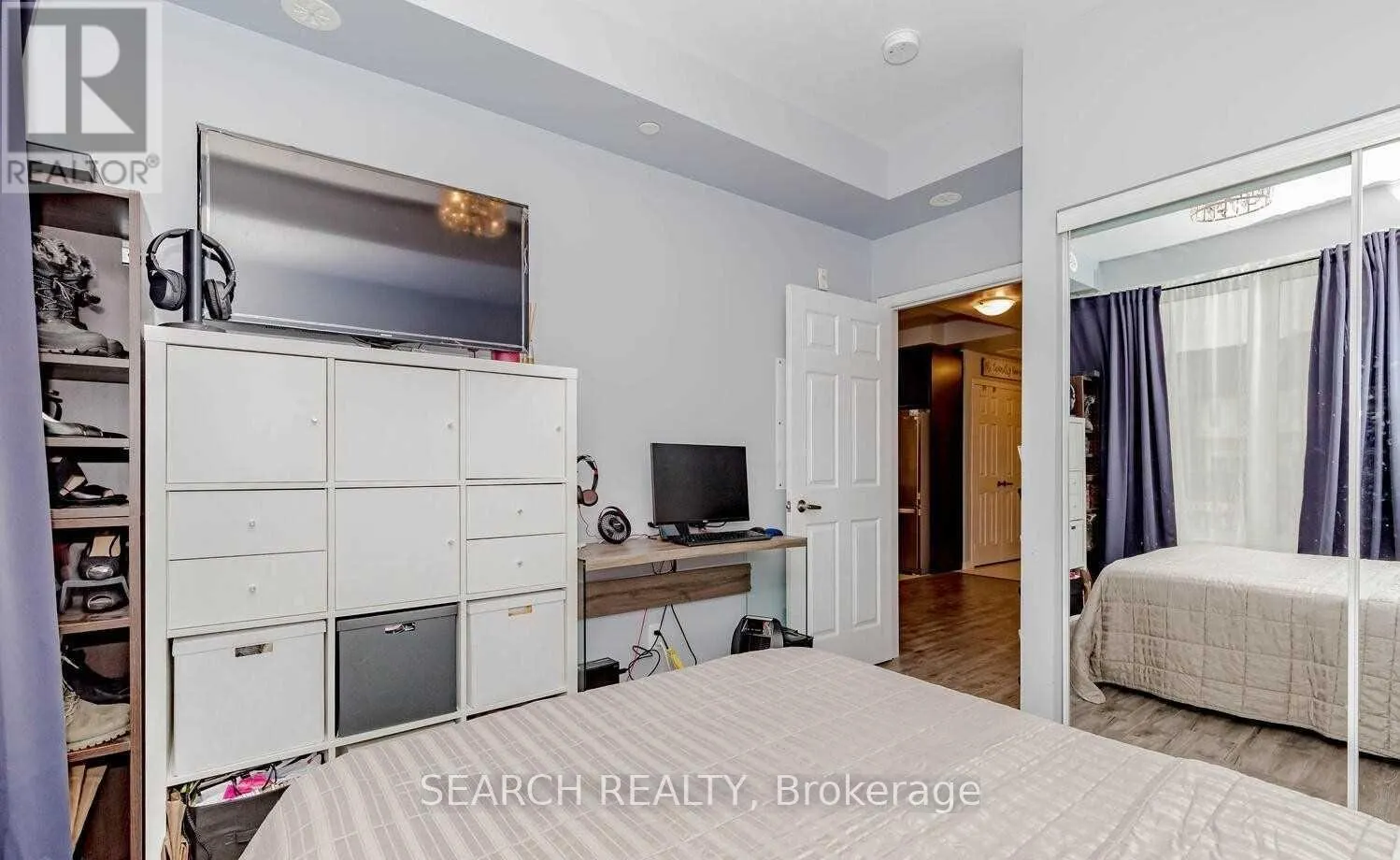 201 - 54 SKY HARBOUR DRIVE