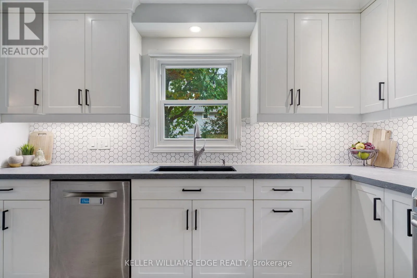 3214 TANIA CRESCENT