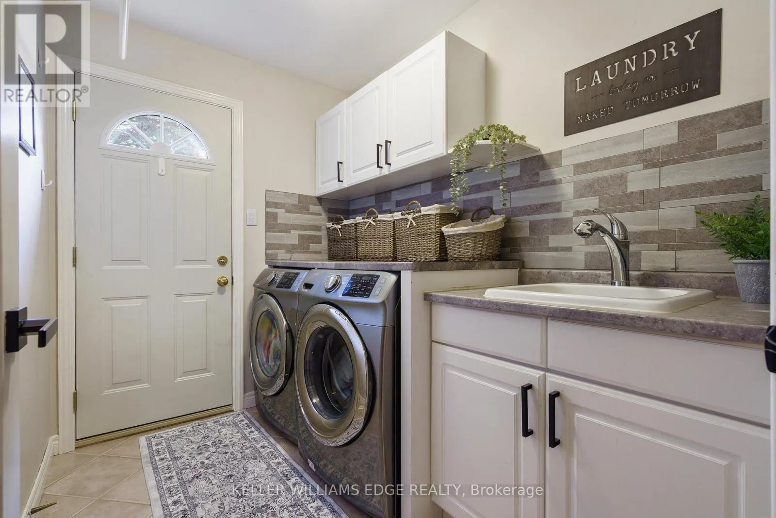 3214 TANIA CRESCENT