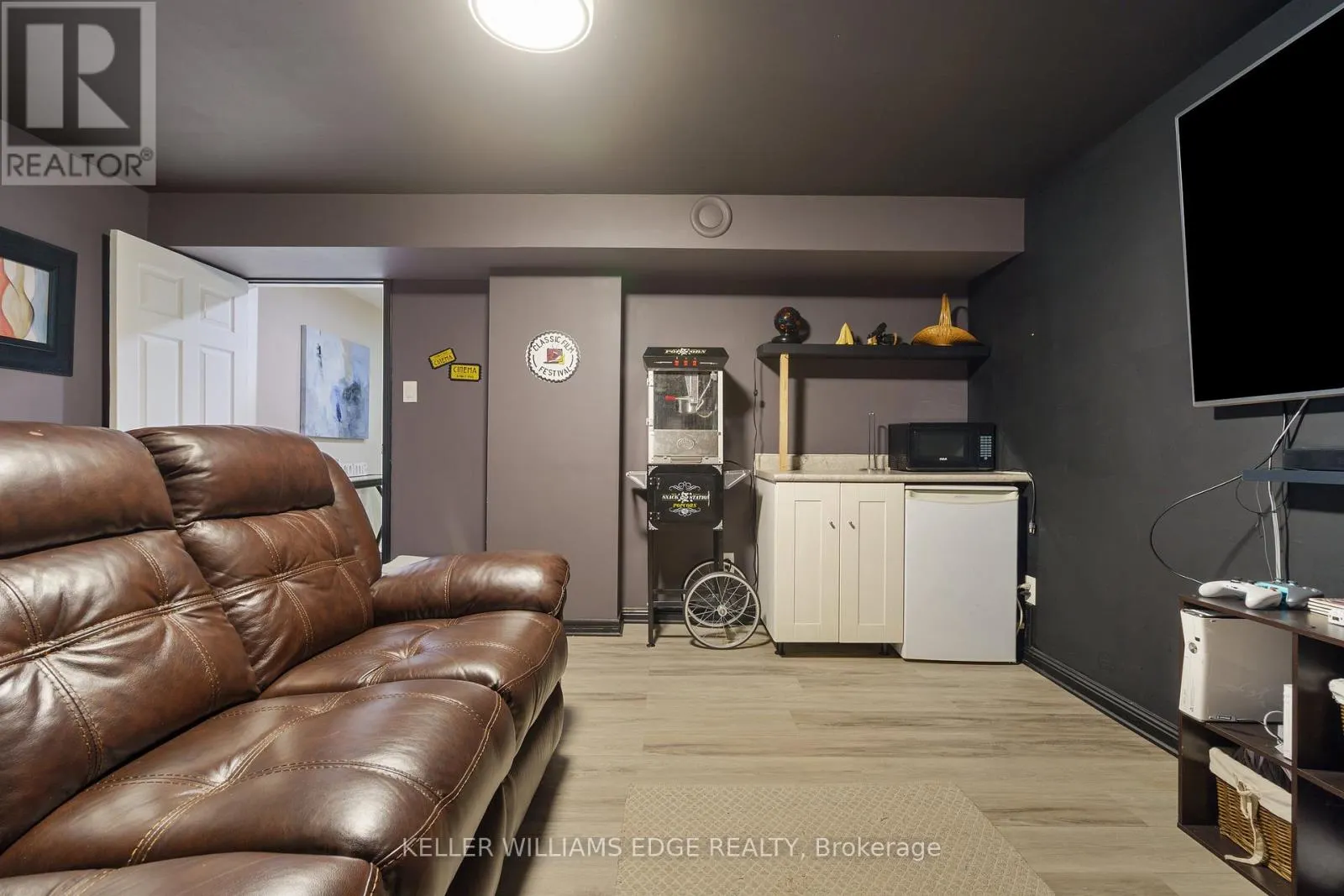 3214 TANIA CRESCENT