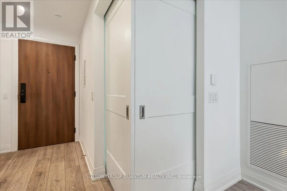315 - 21 PARK STREET E