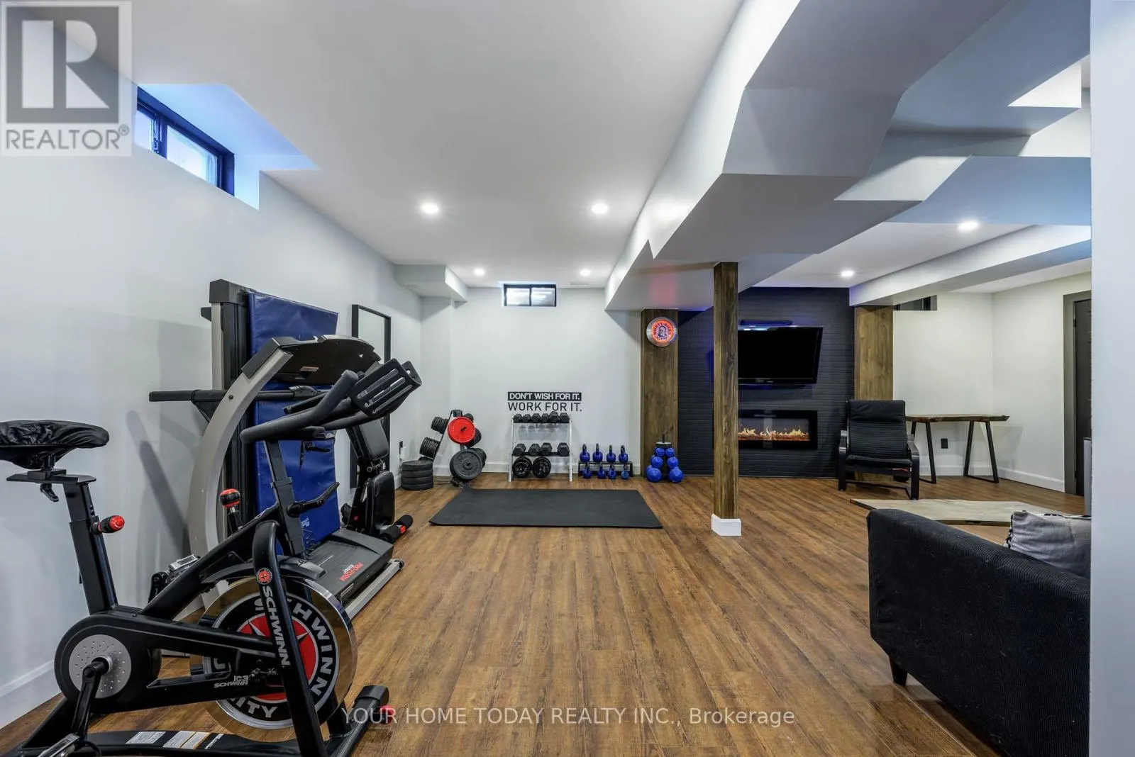91 MOWAT CRESCENT