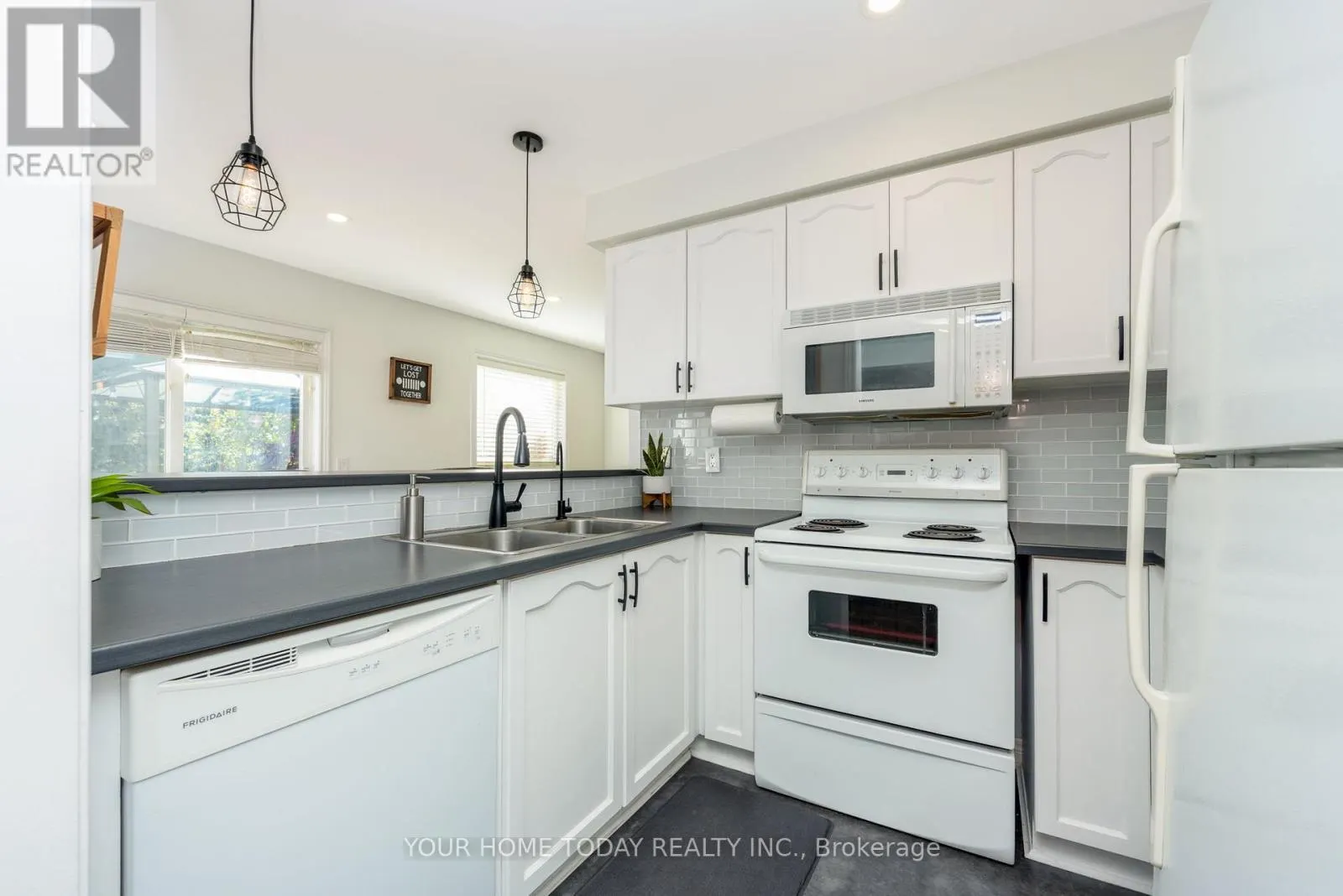 91 MOWAT CRESCENT