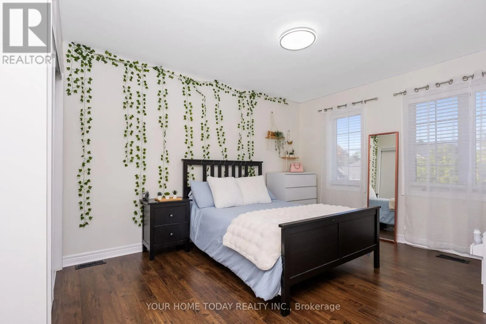 91 MOWAT CRESCENT